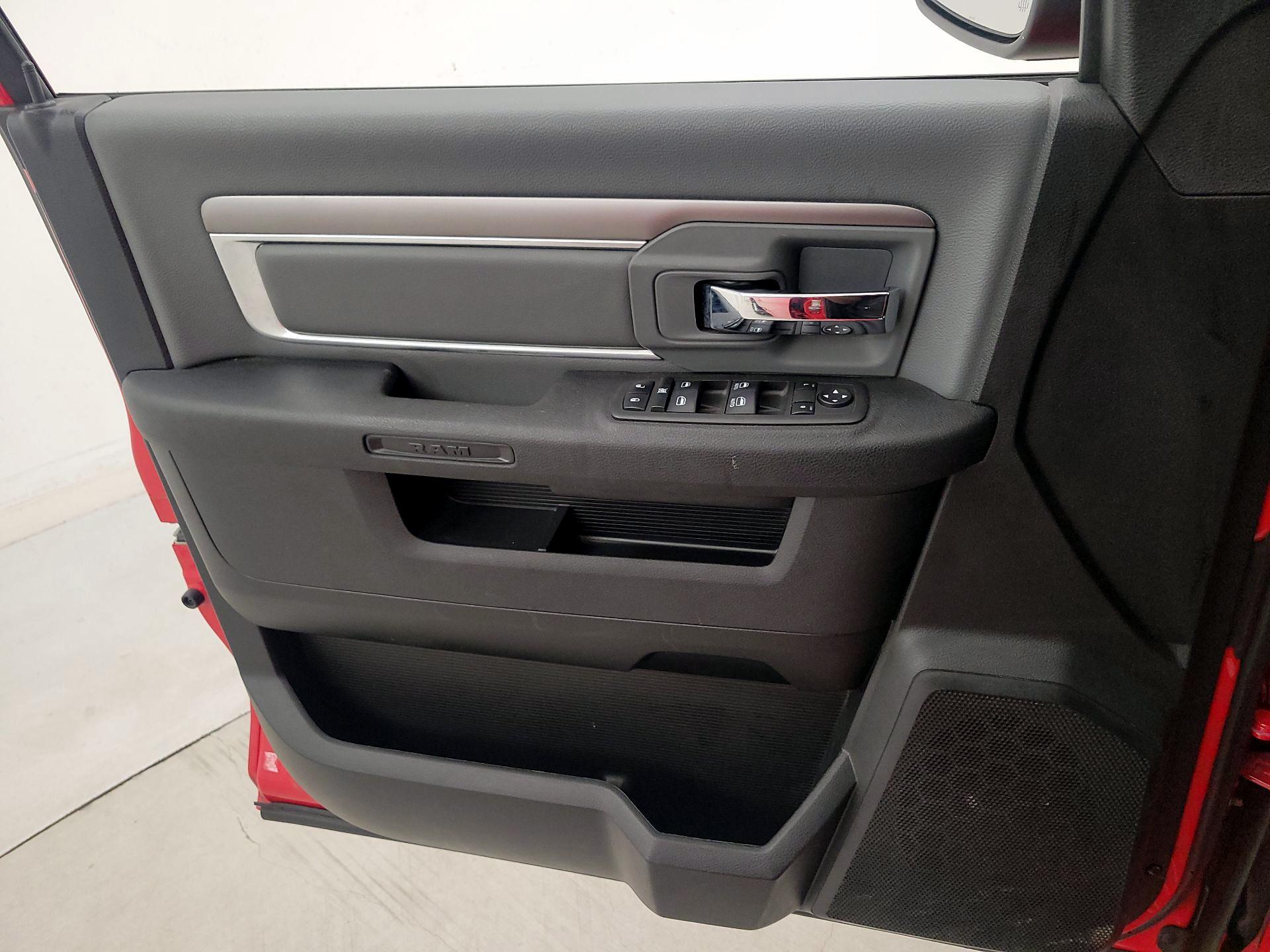 Thumbnail: 2022 RAM 1500 Classic - 12