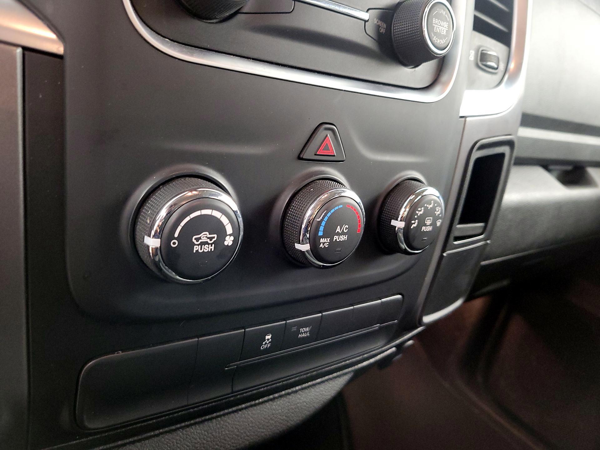 Thumbnail: 2022 RAM 1500 Classic - 16
