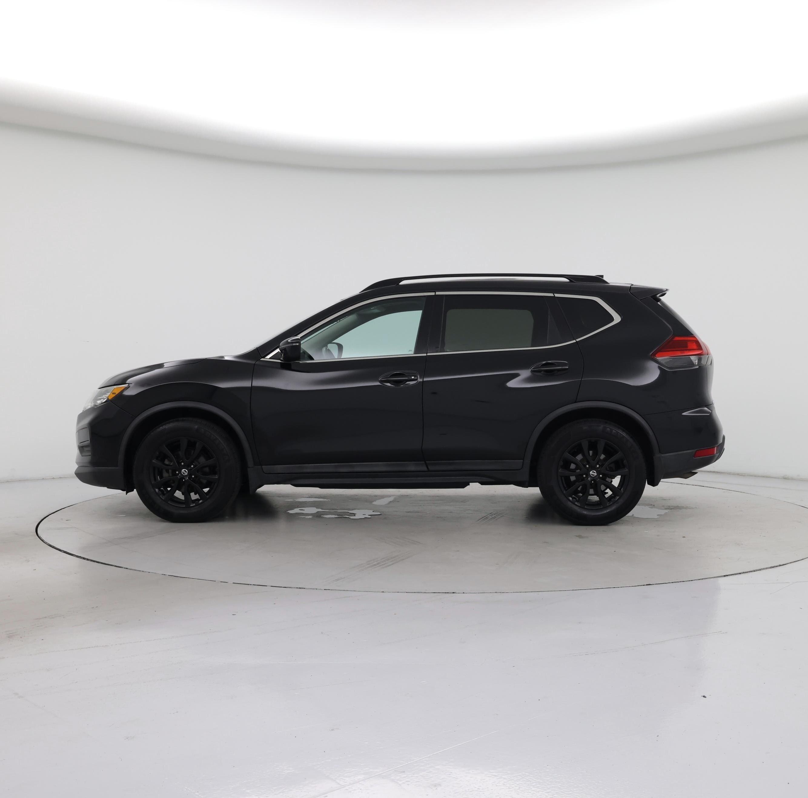 Thumbnail: 2017 Nissan Rogue - 3