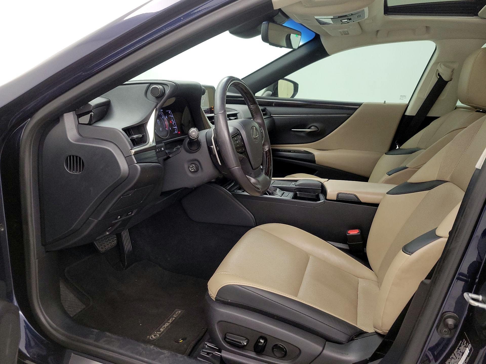 Thumbnail: 2021 Lexus ES - 11