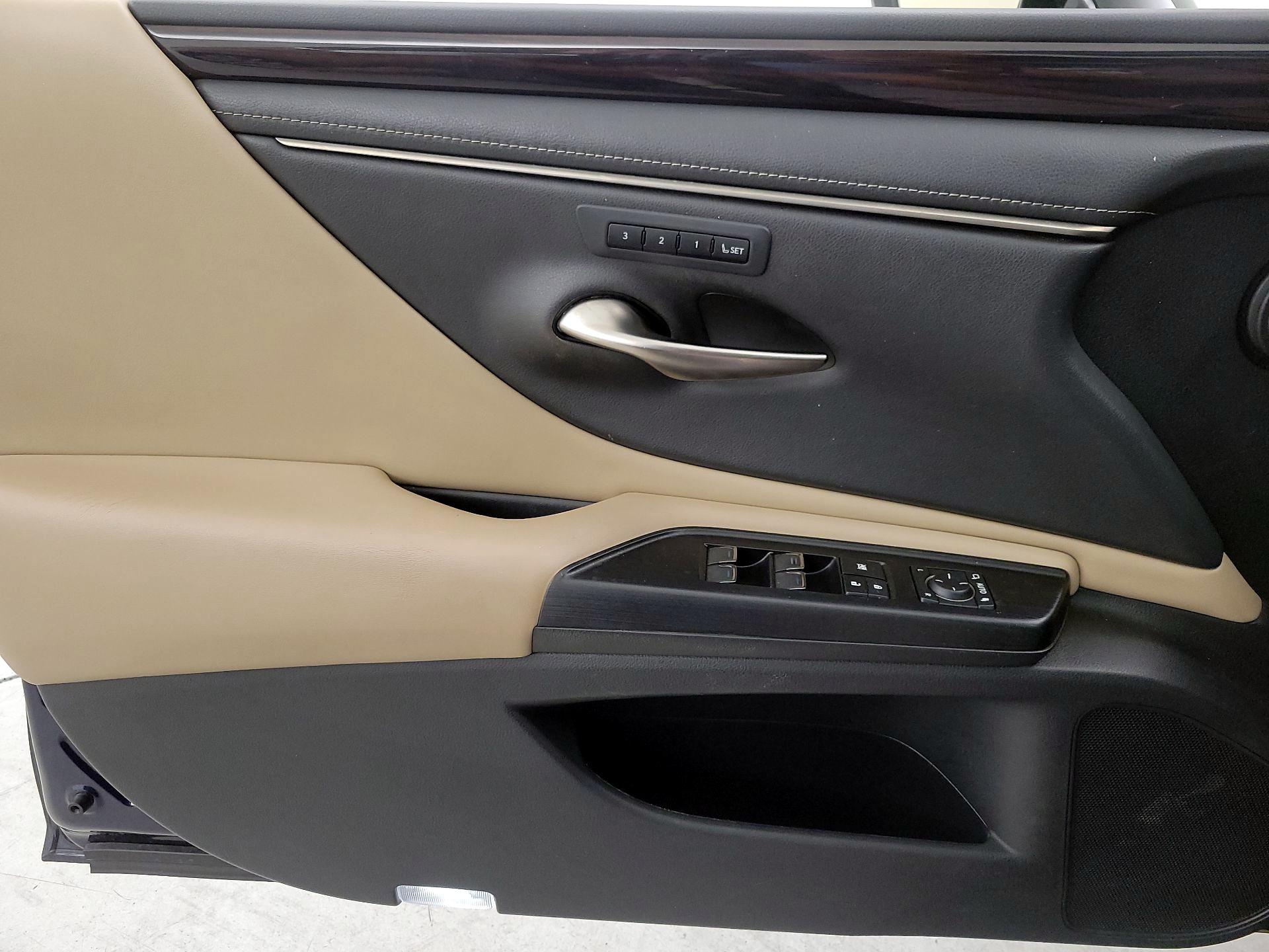 Thumbnail: 2021 Lexus ES - 12