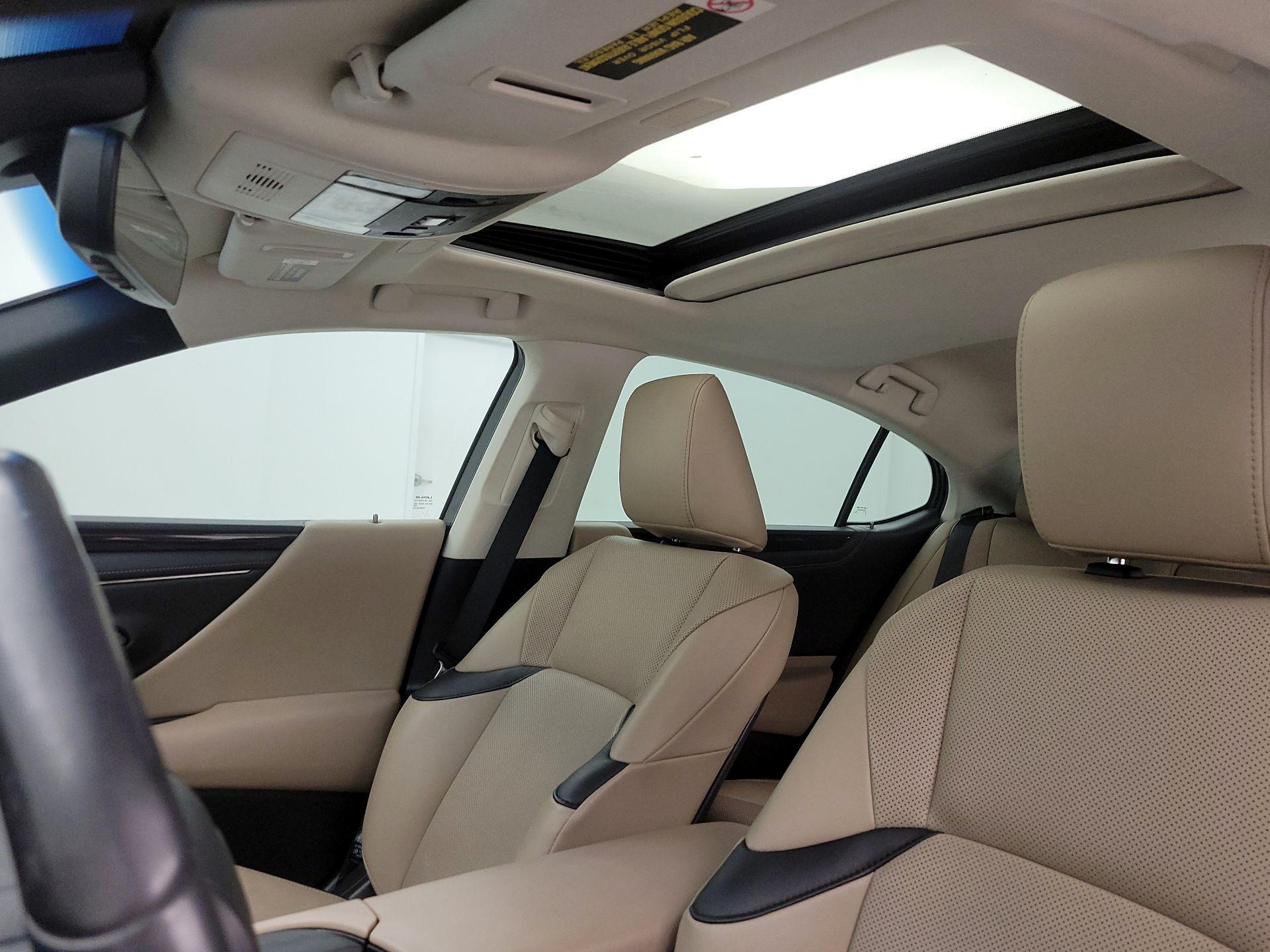 Thumbnail: 2021 Lexus ES - 19