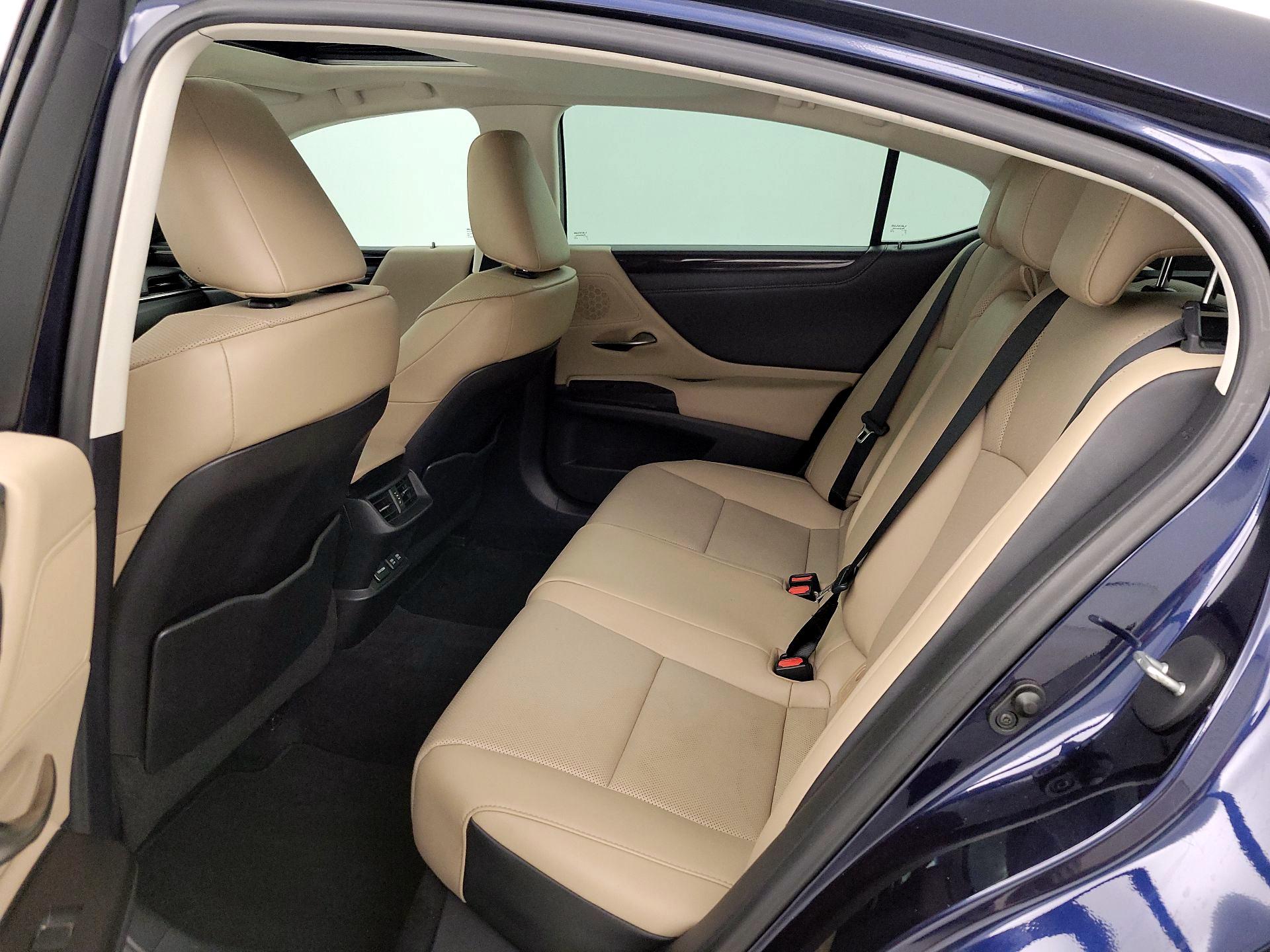 Thumbnail: 2021 Lexus ES - 20