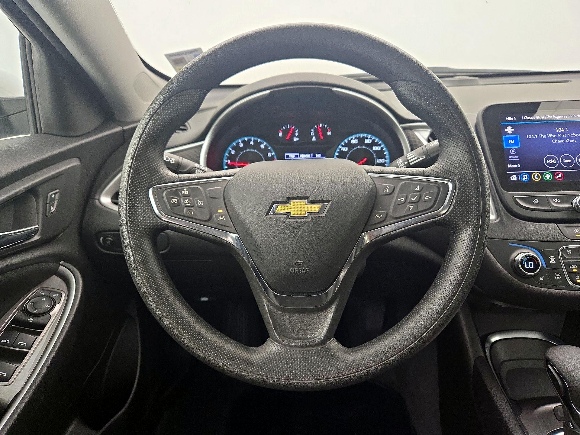 Thumbnail: 2023 Chevrolet Malibu - 10
