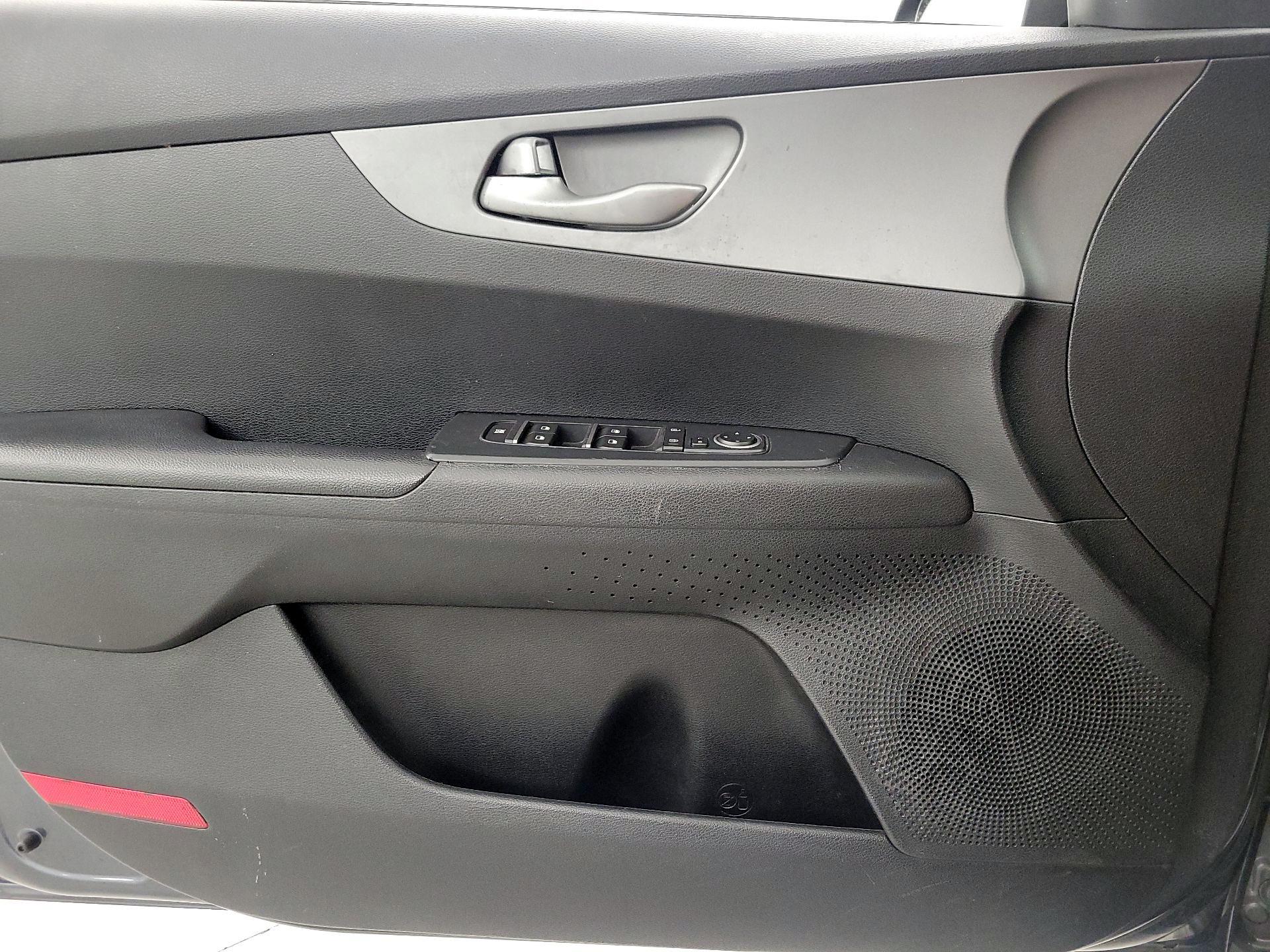 Thumbnail: 2019 Kia Forte - 12