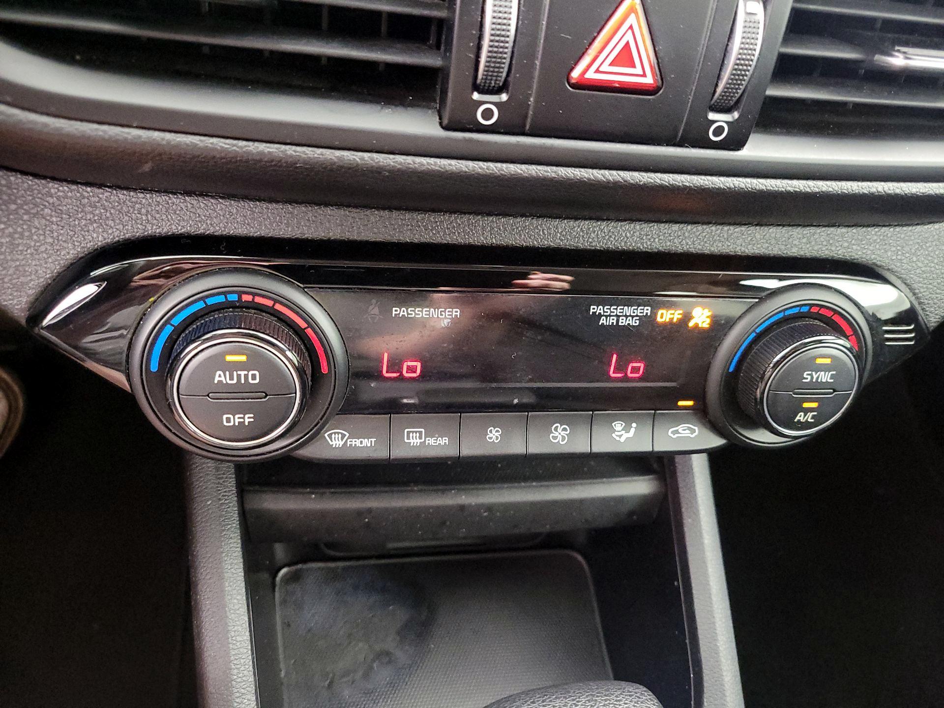 Thumbnail: 2019 Kia Forte - 16
