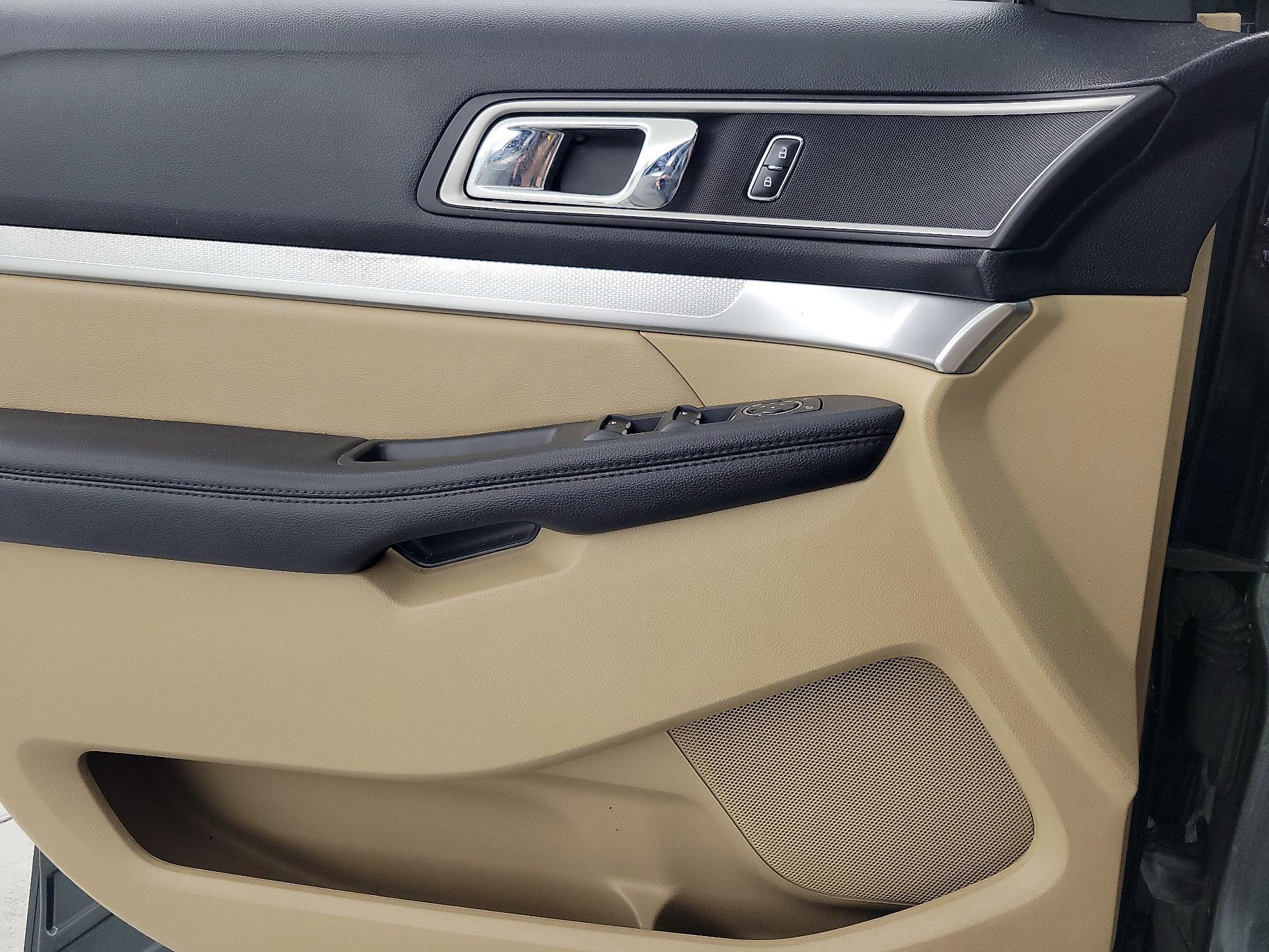 Thumbnail: 2016 Ford Explorer - 12