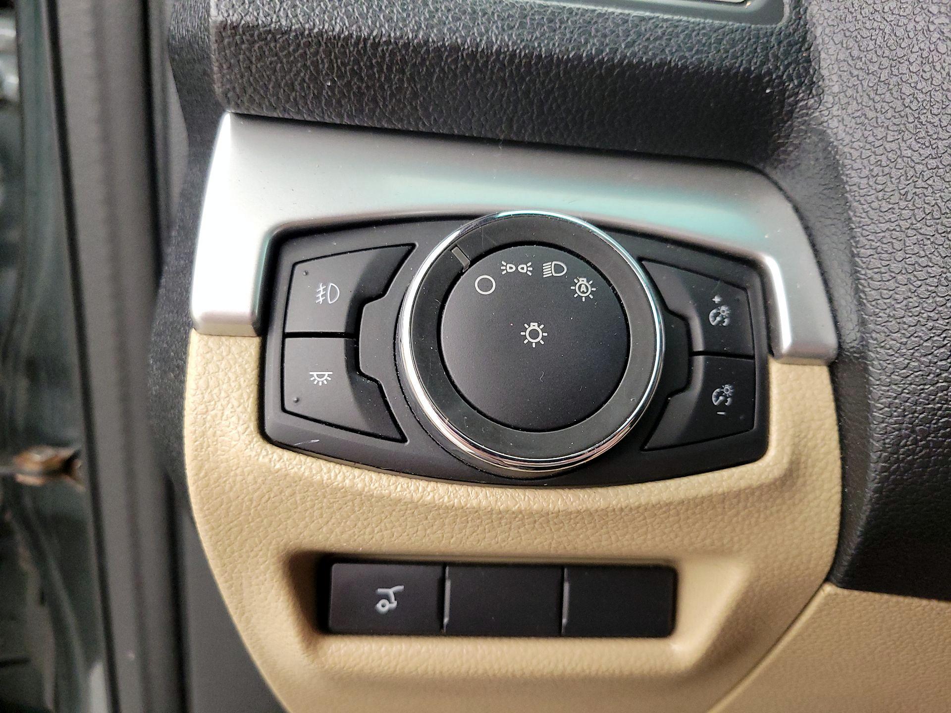Thumbnail: 2016 Ford Explorer - 13