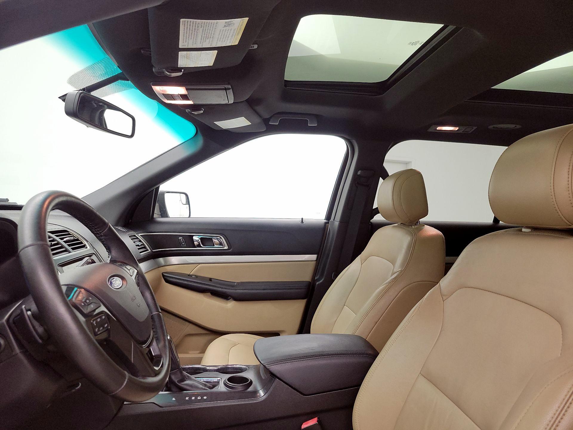 Thumbnail: 2016 Ford Explorer - 20