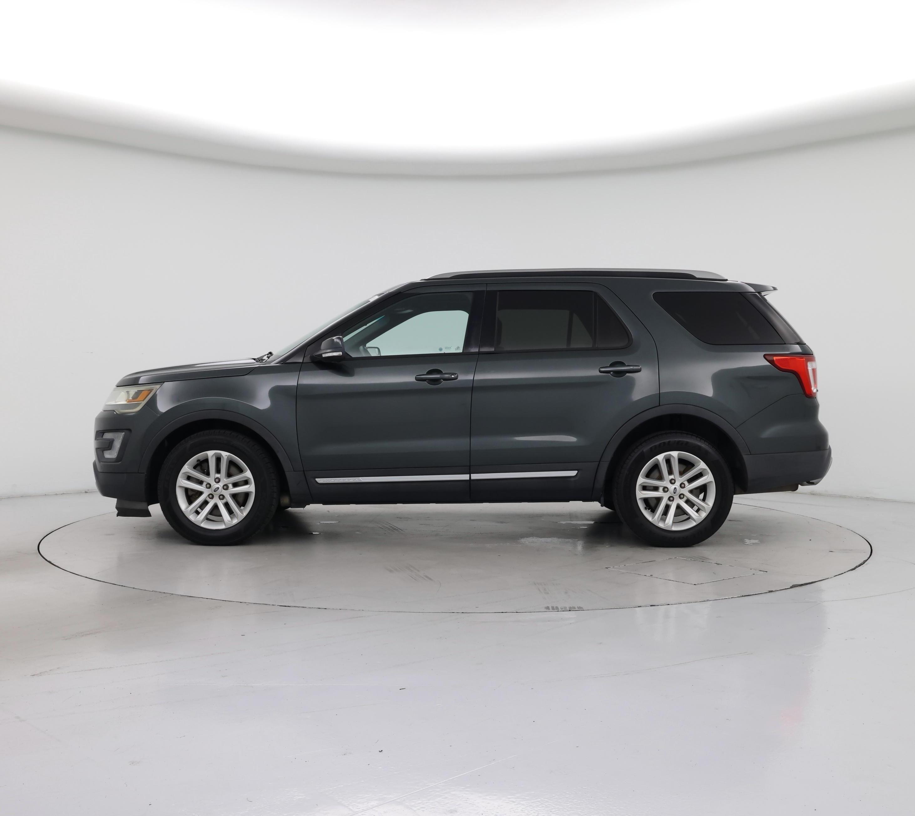 Thumbnail: 2016 Ford Explorer - 3