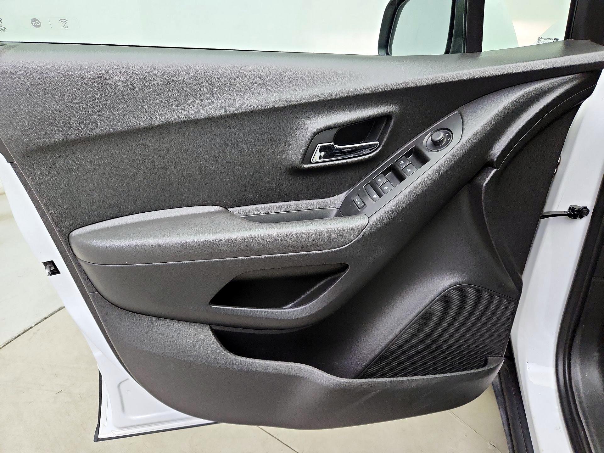 Thumbnail: 2020 Chevrolet Trax - 12