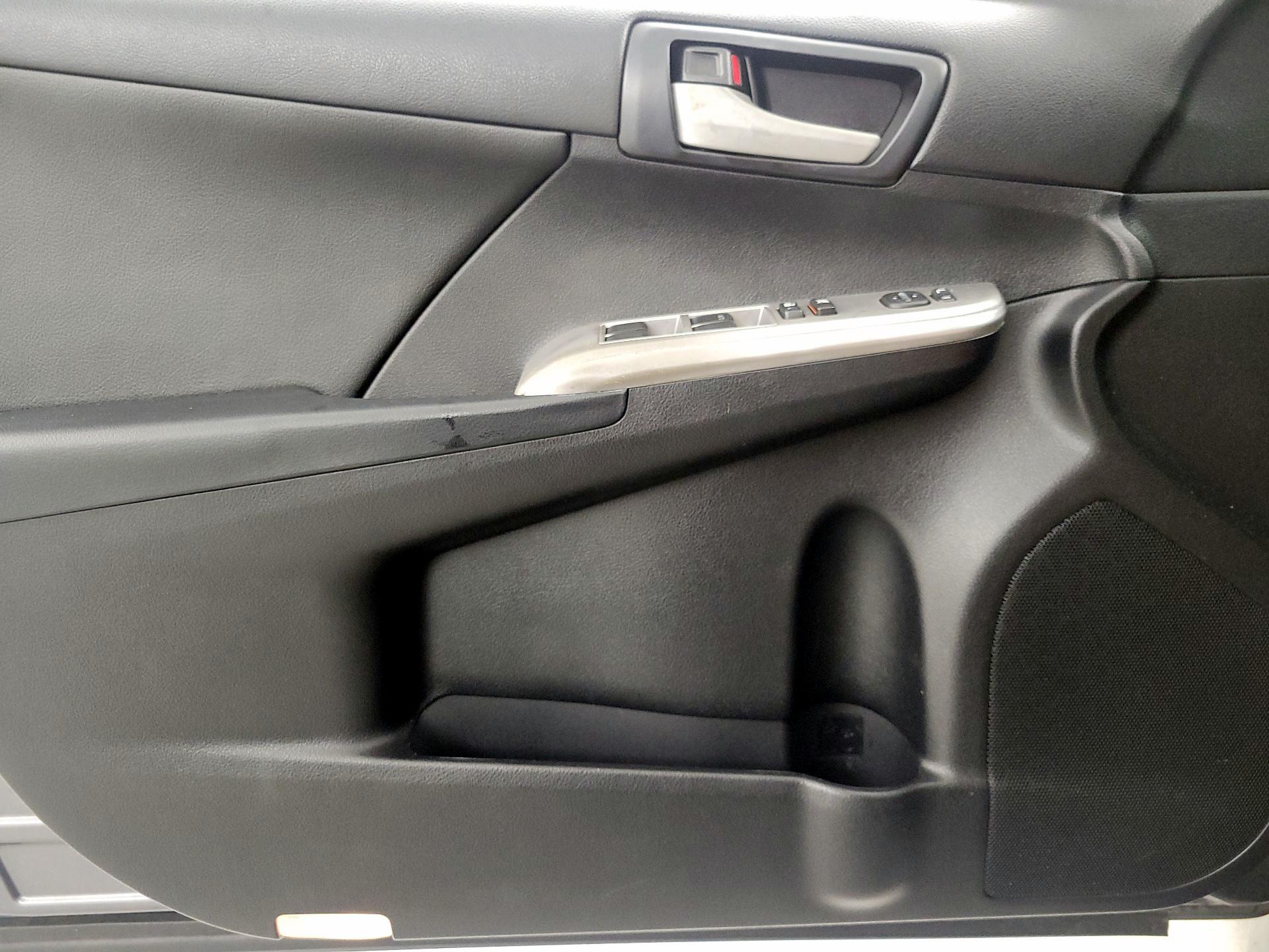 Thumbnail: 2013 Toyota Camry - 12
