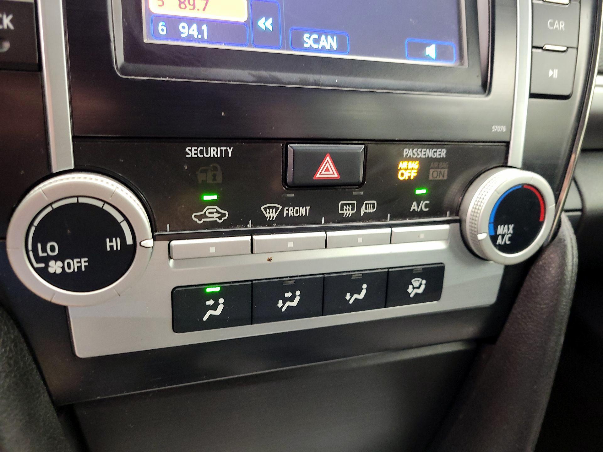 Thumbnail: 2013 Toyota Camry - 15