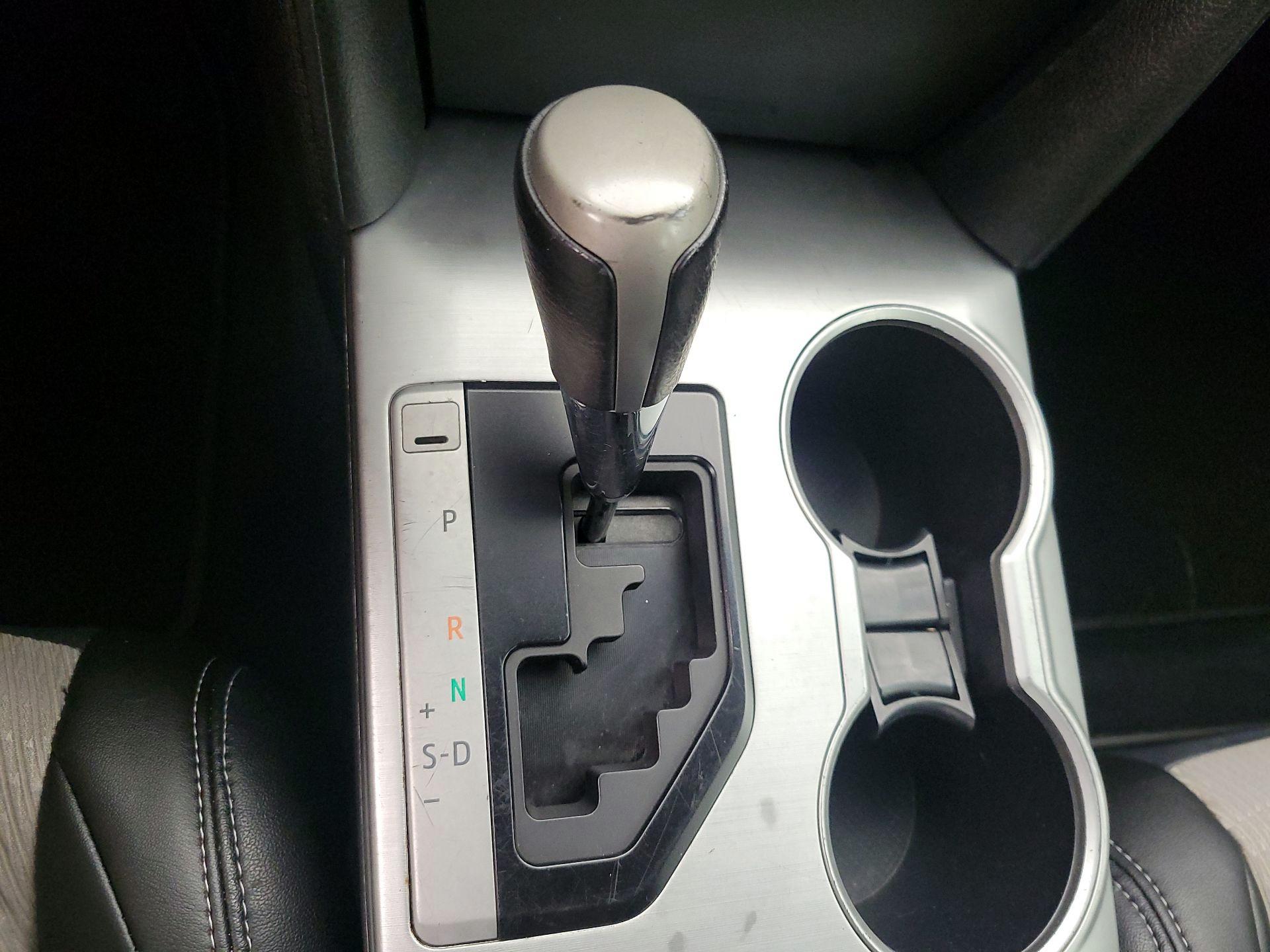 Thumbnail: 2013 Toyota Camry - 16