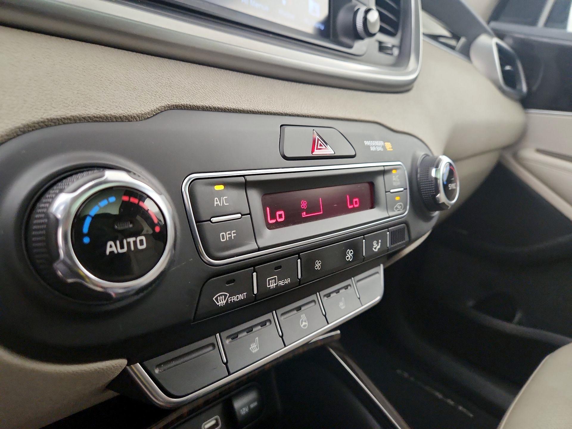 Thumbnail: 2019 Kia Sorento - 16