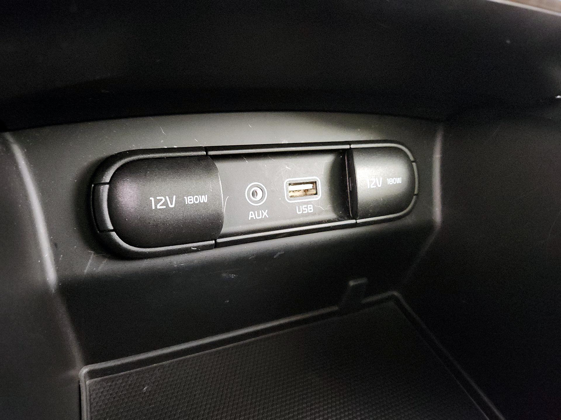 Thumbnail: 2019 Kia Sorento - 18