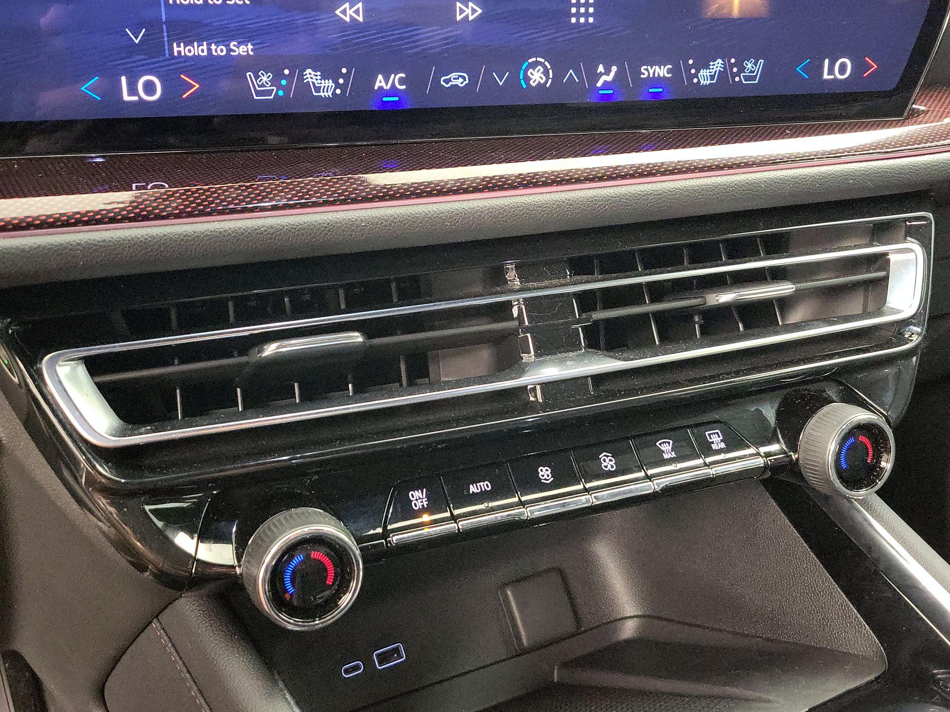 Thumbnail: 2024 Chevrolet Traverse - 16