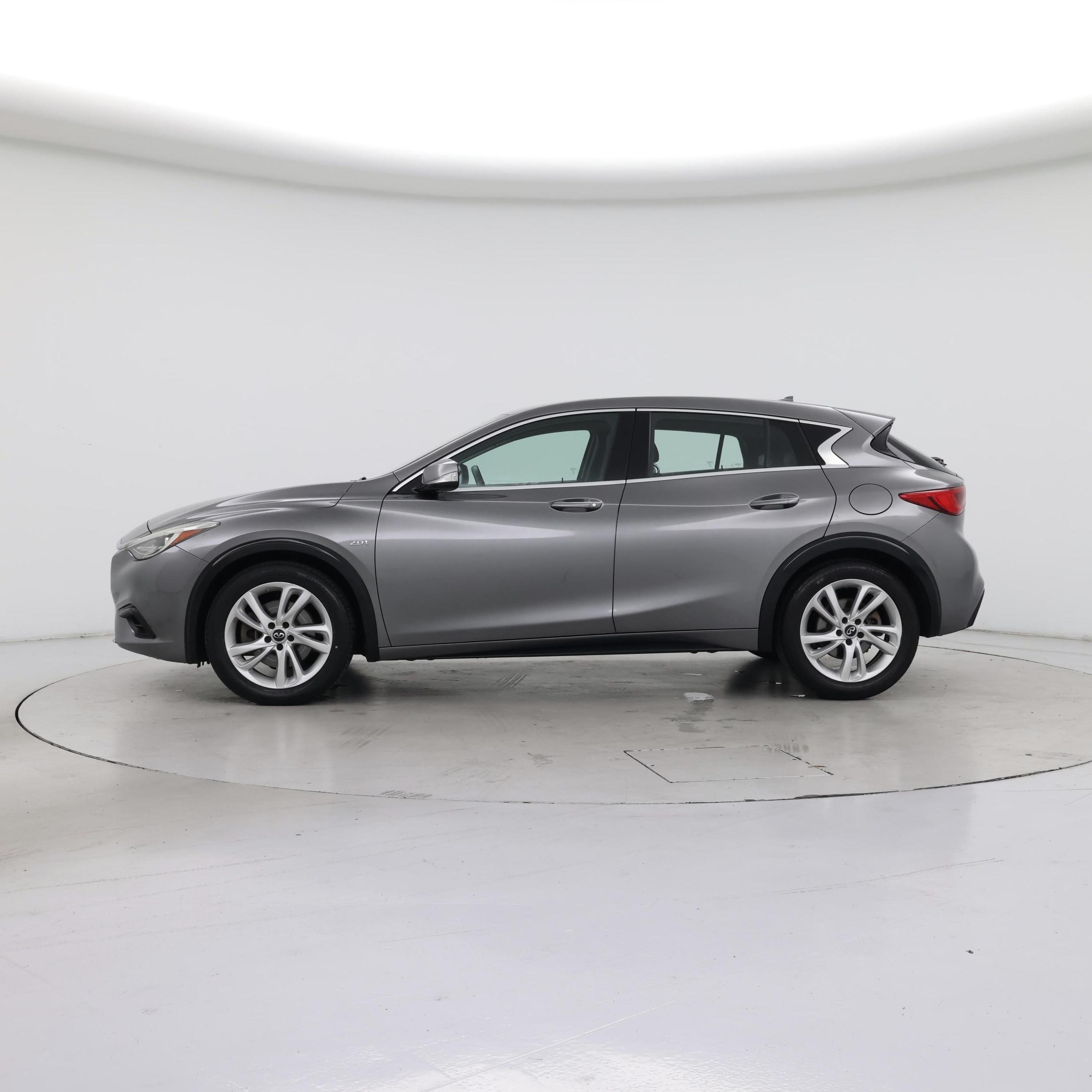 Thumbnail: 2017 INFINITI QX30 - 3