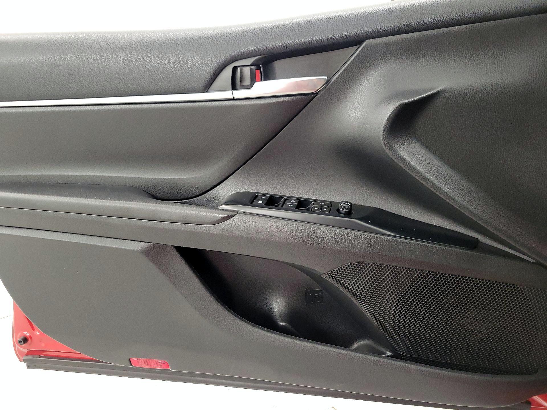 Thumbnail: 2020 Toyota Camry - 12