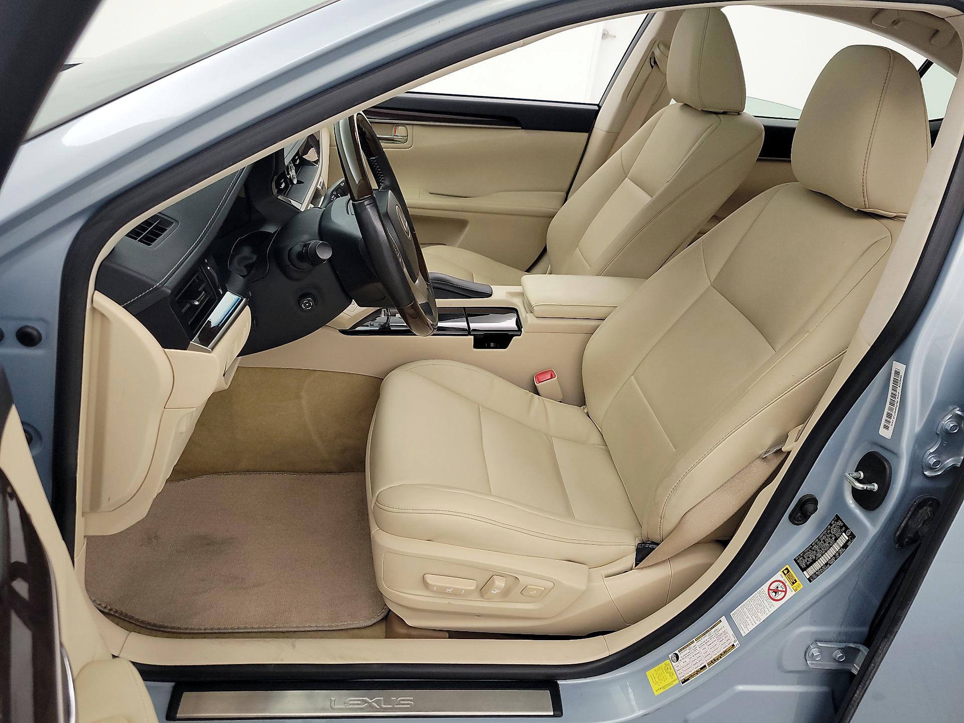 Thumbnail: 2013 Lexus ES - 11