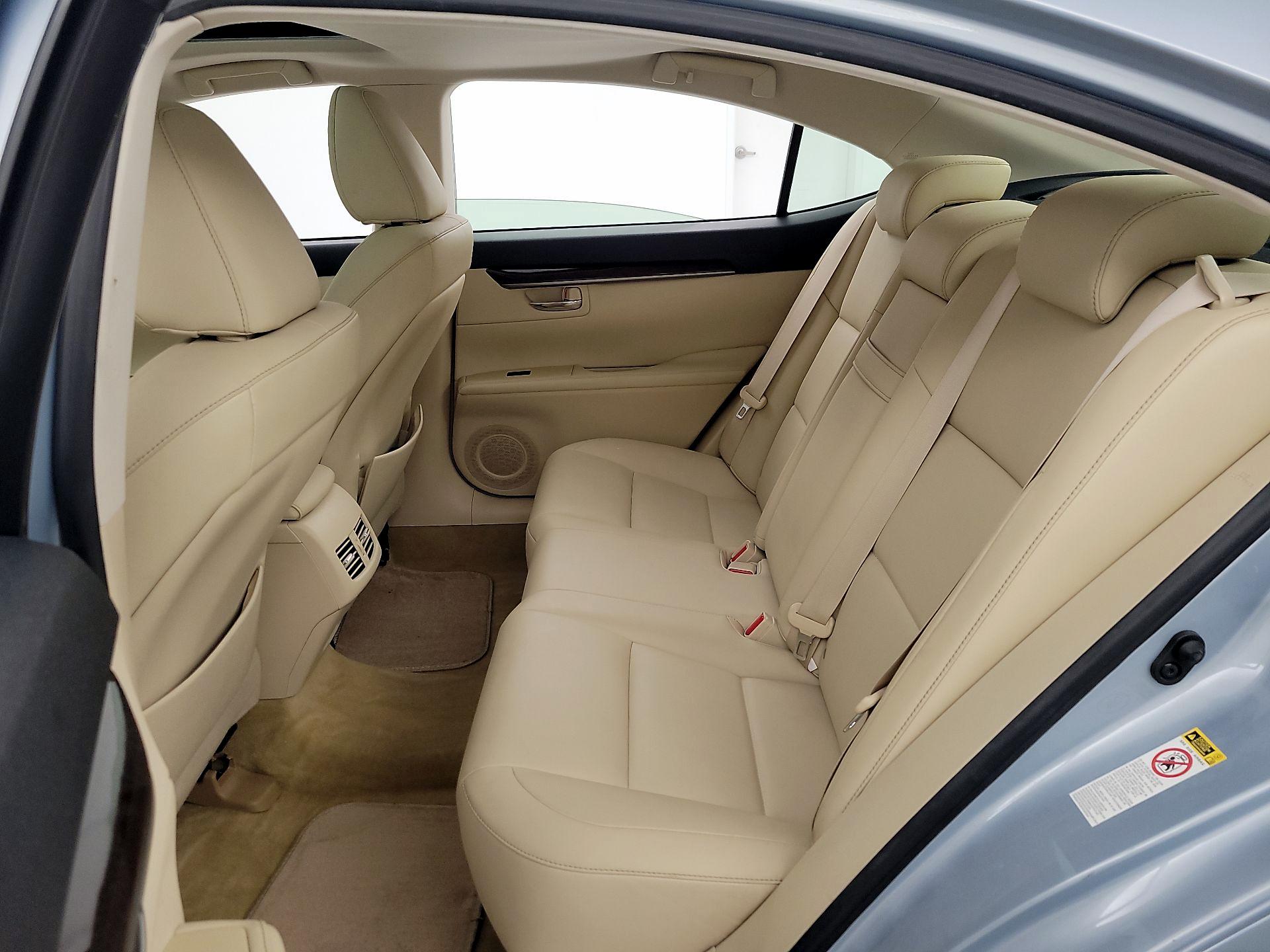 Thumbnail: 2013 Lexus ES - 20