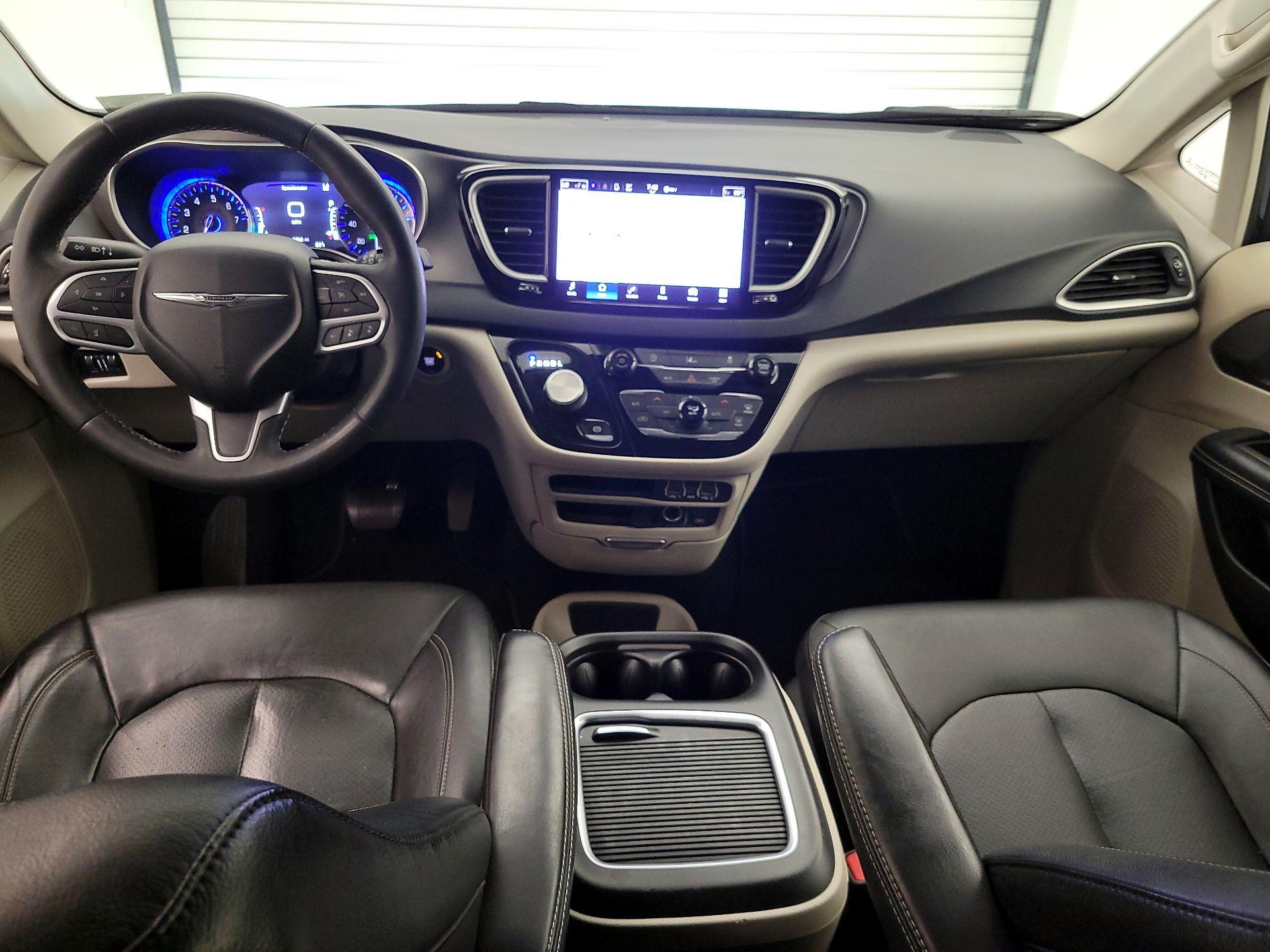 Thumbnail: 2022 Chrysler Pacifica - 9
