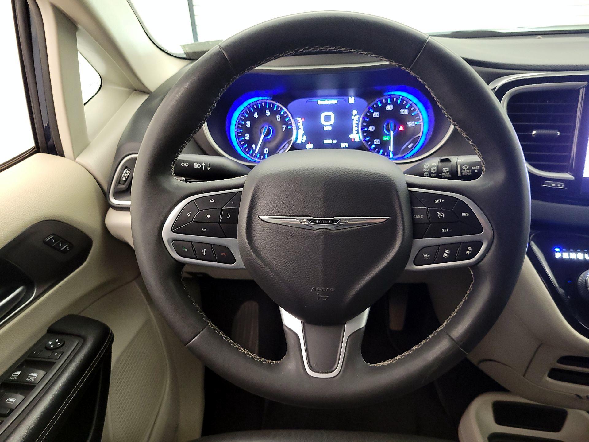 Thumbnail: 2022 Chrysler Pacifica - 10