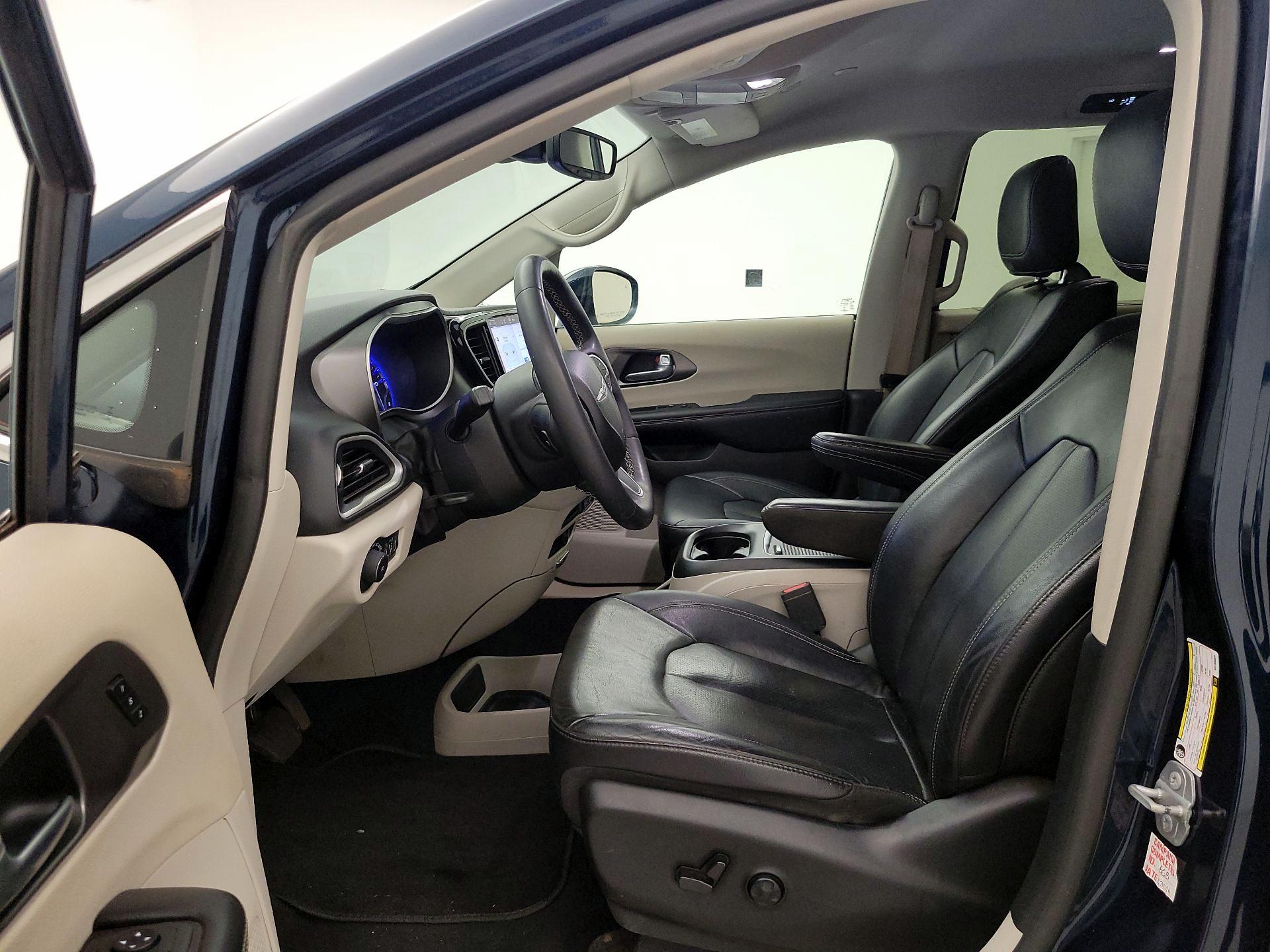 Thumbnail: 2022 Chrysler Pacifica - 11