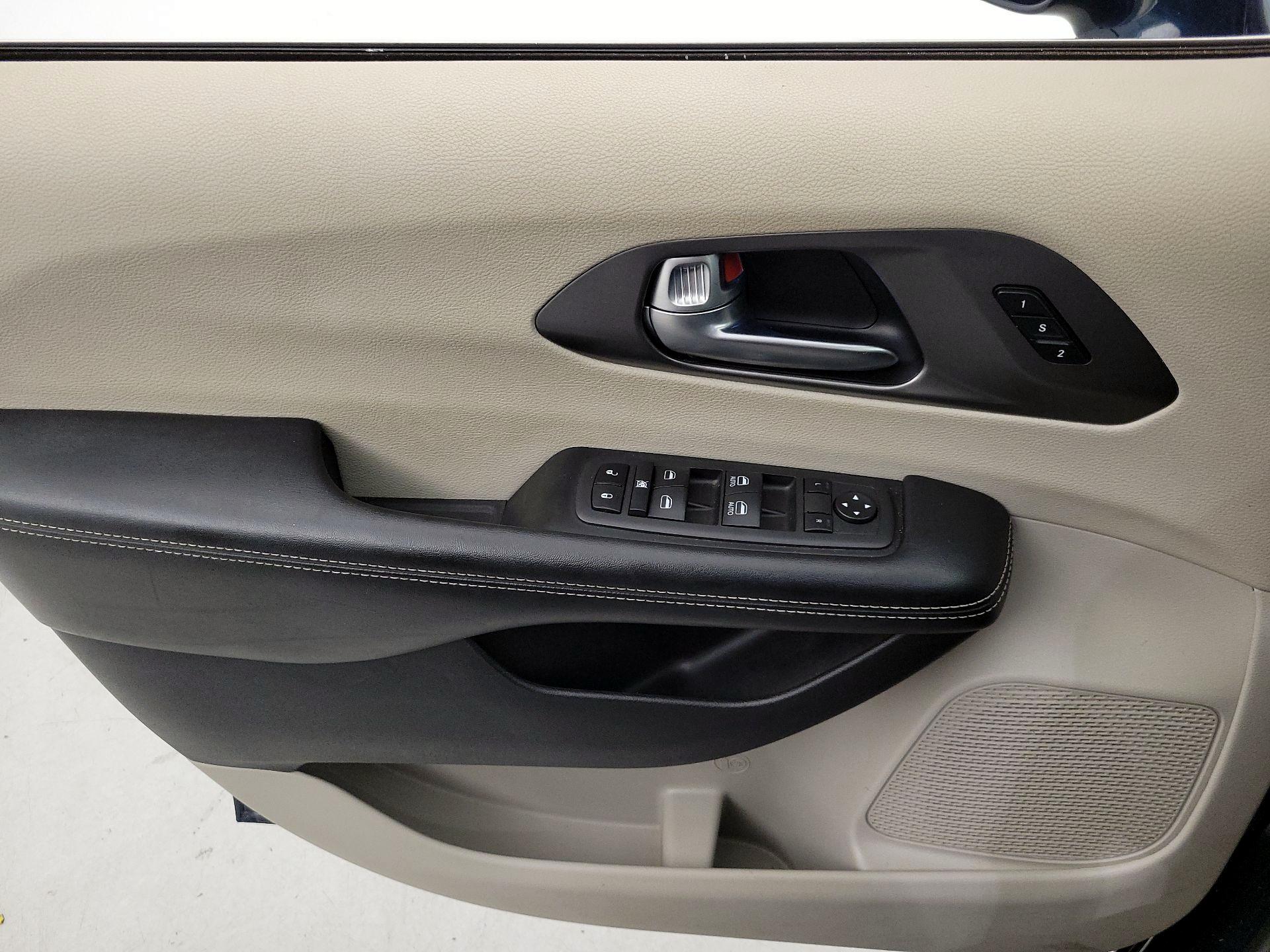 Thumbnail: 2022 Chrysler Pacifica - 12