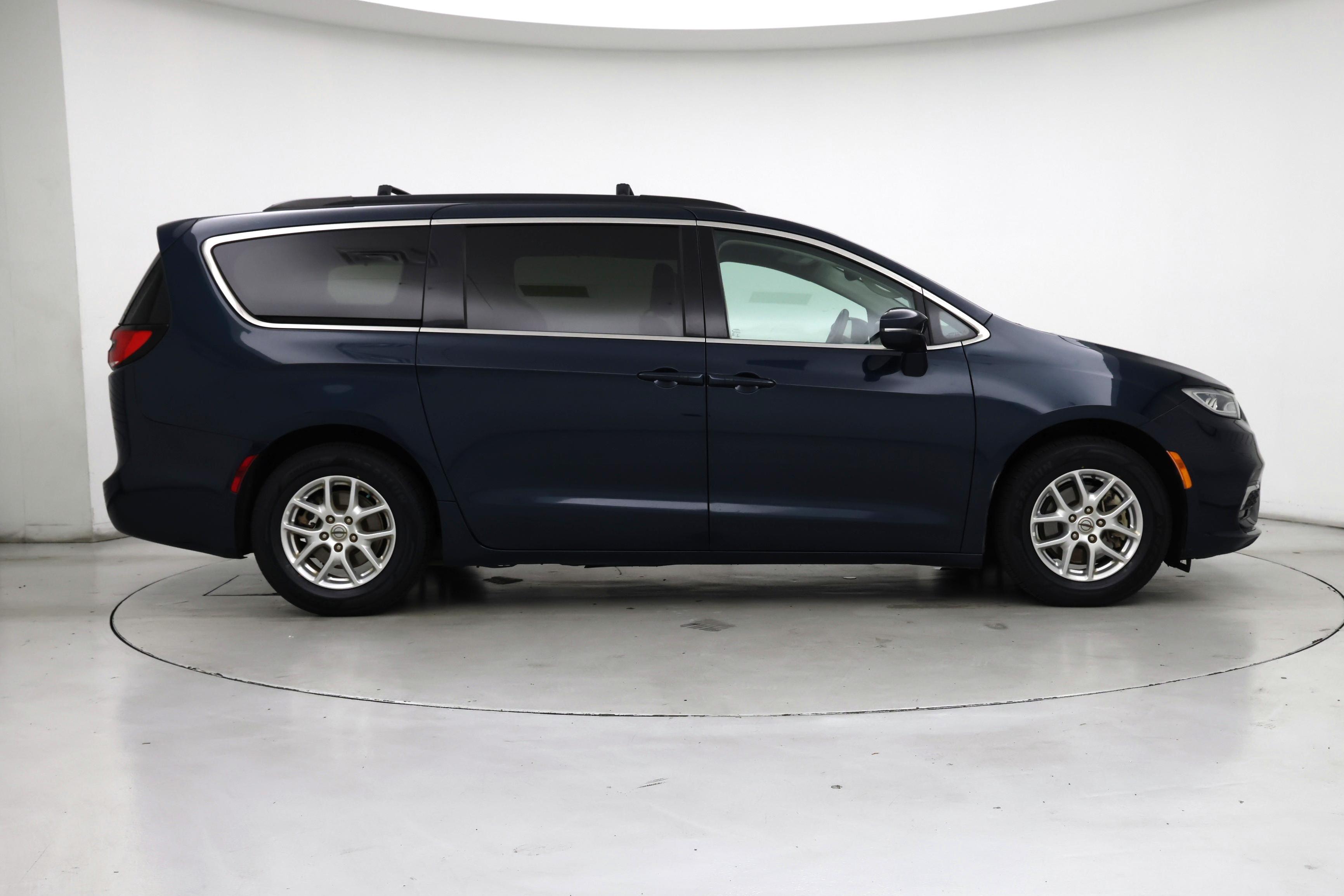 Thumbnail: 2022 Chrysler Pacifica - 7
