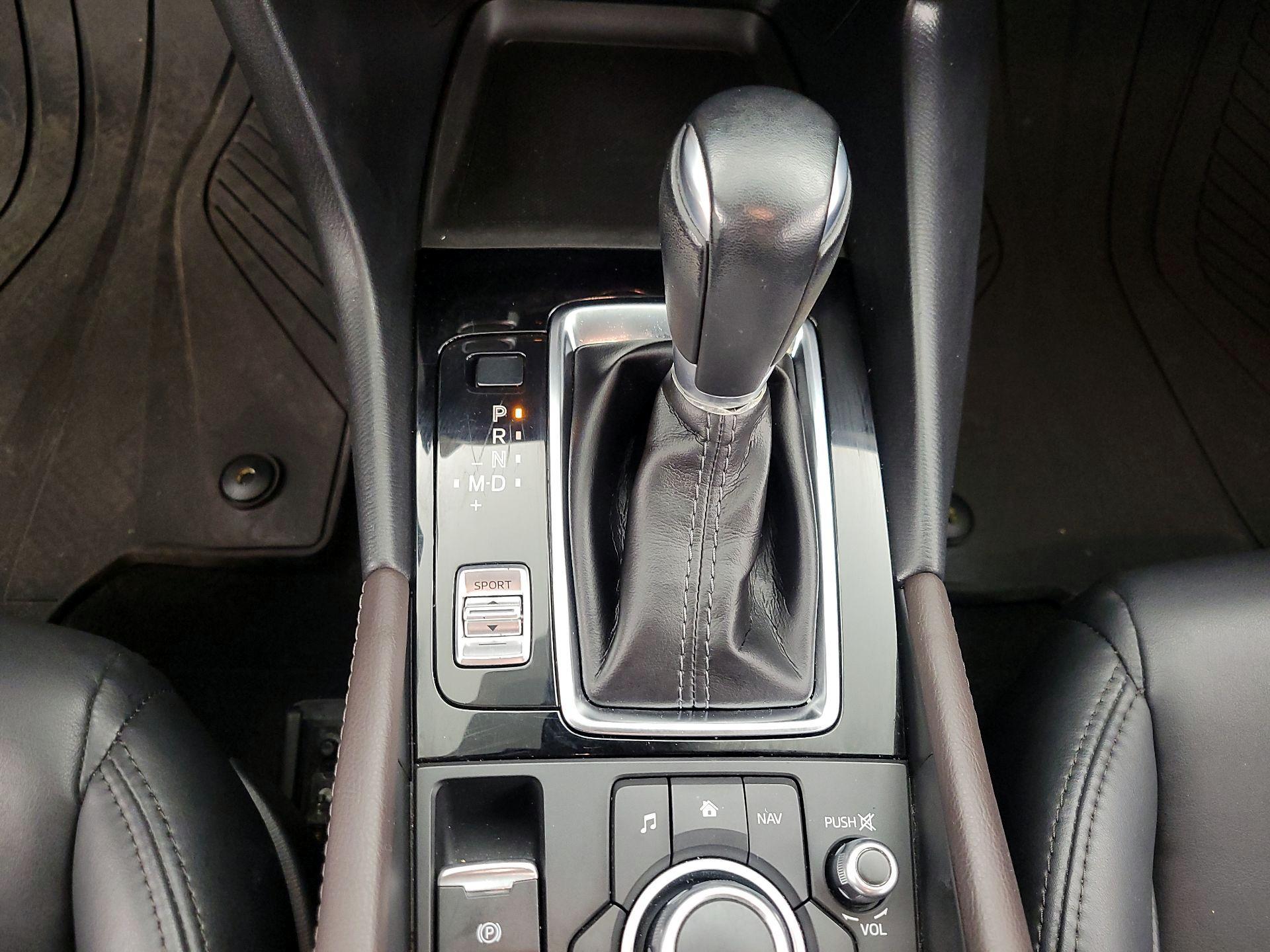 Thumbnail: 2018 Mazda Mazda3 - 17