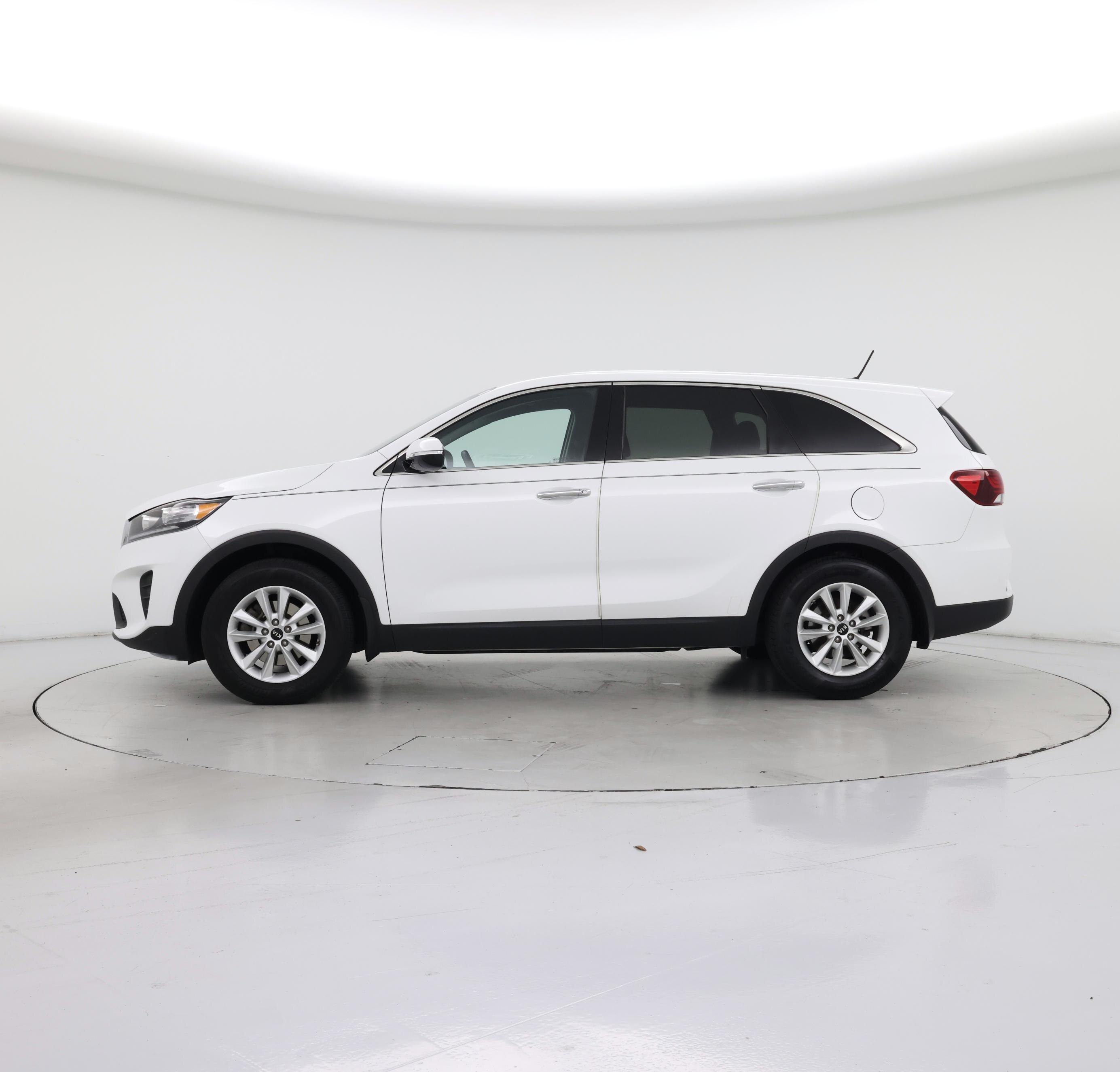Thumbnail: 2019 Kia Sorento - 3