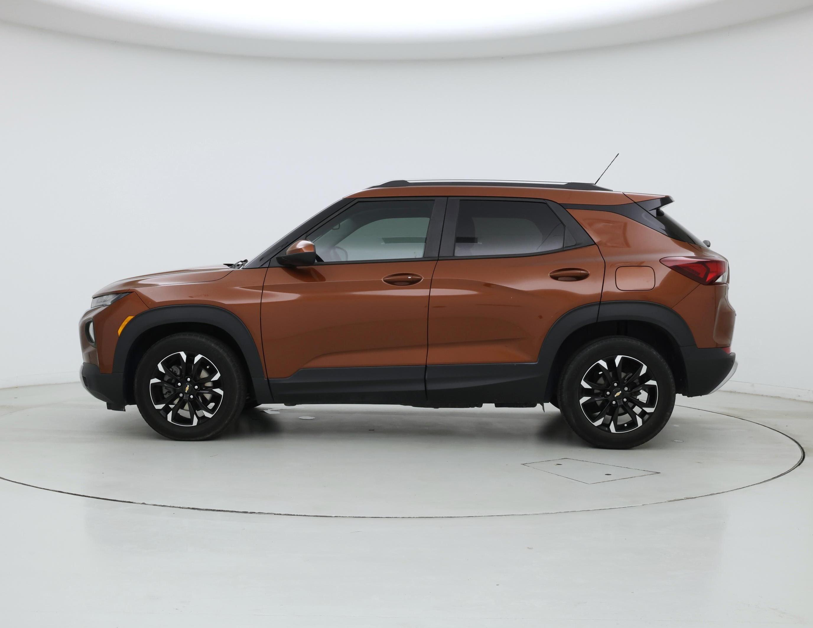 Thumbnail: 2021 Chevrolet TrailBlazer - 3