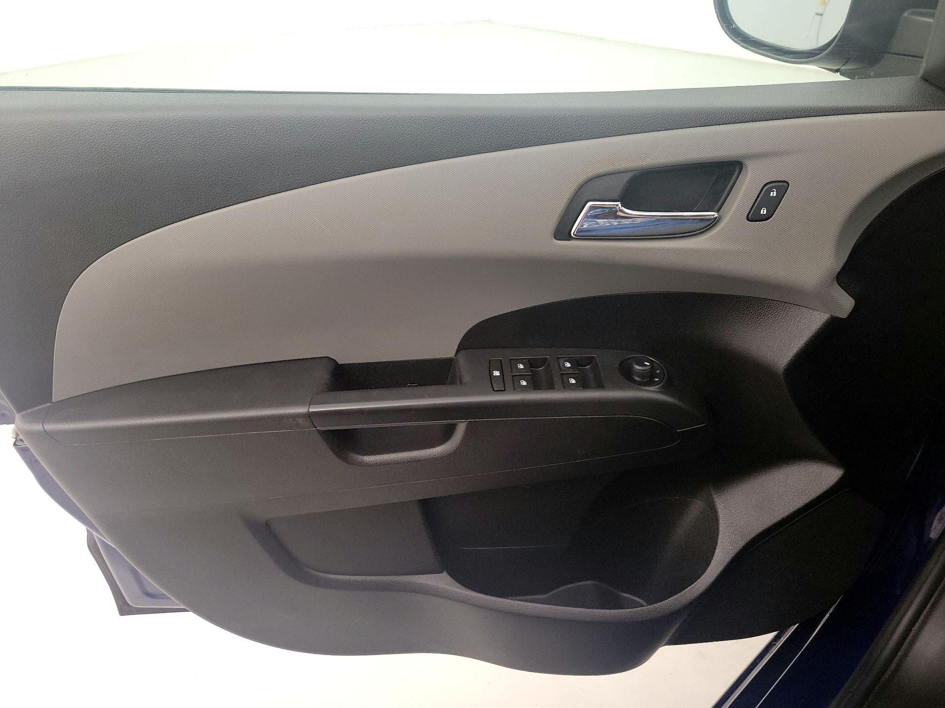 Thumbnail: 2014 Chevrolet Sonic - 12