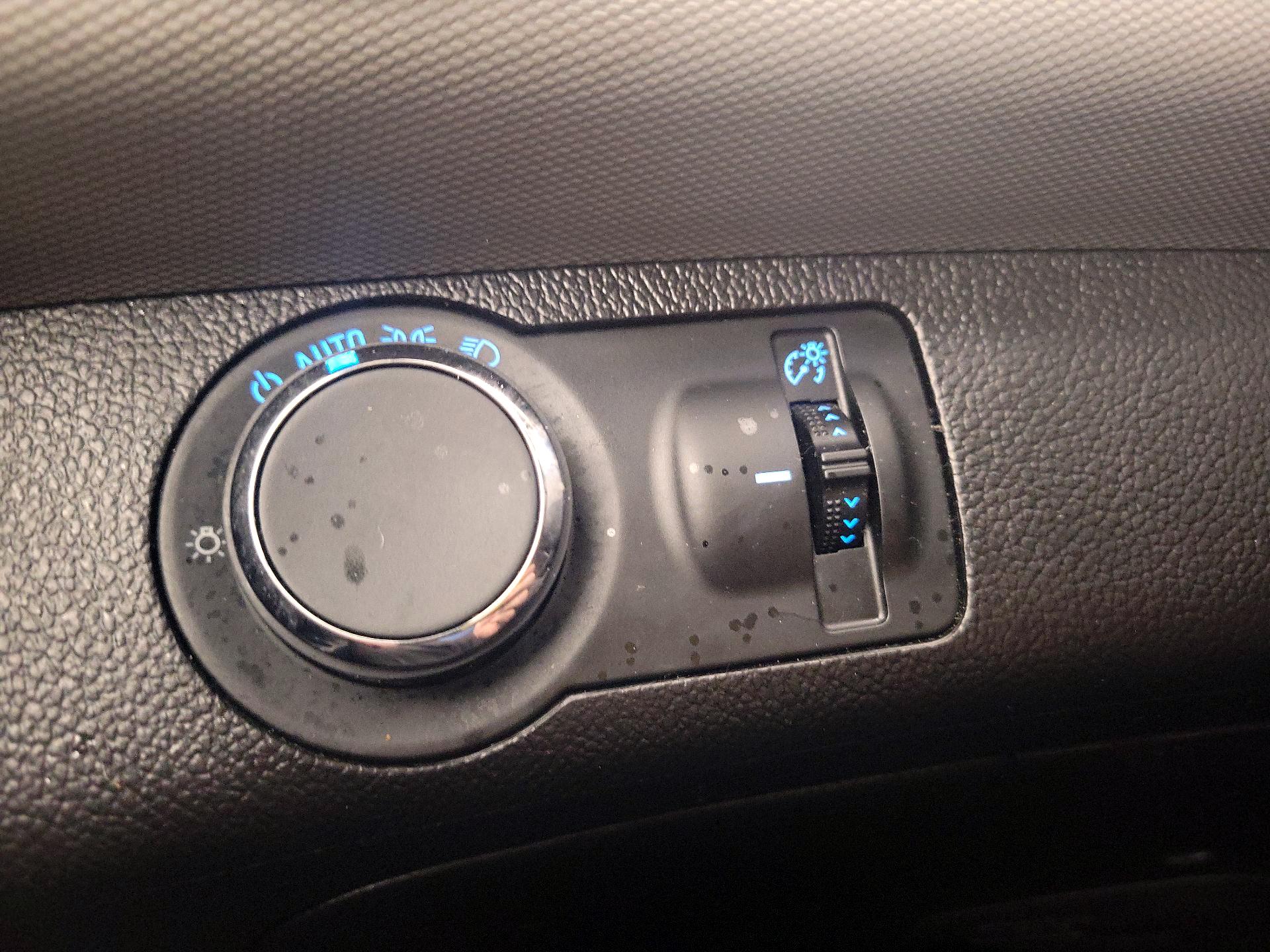 Thumbnail: 2014 Chevrolet Sonic - 13