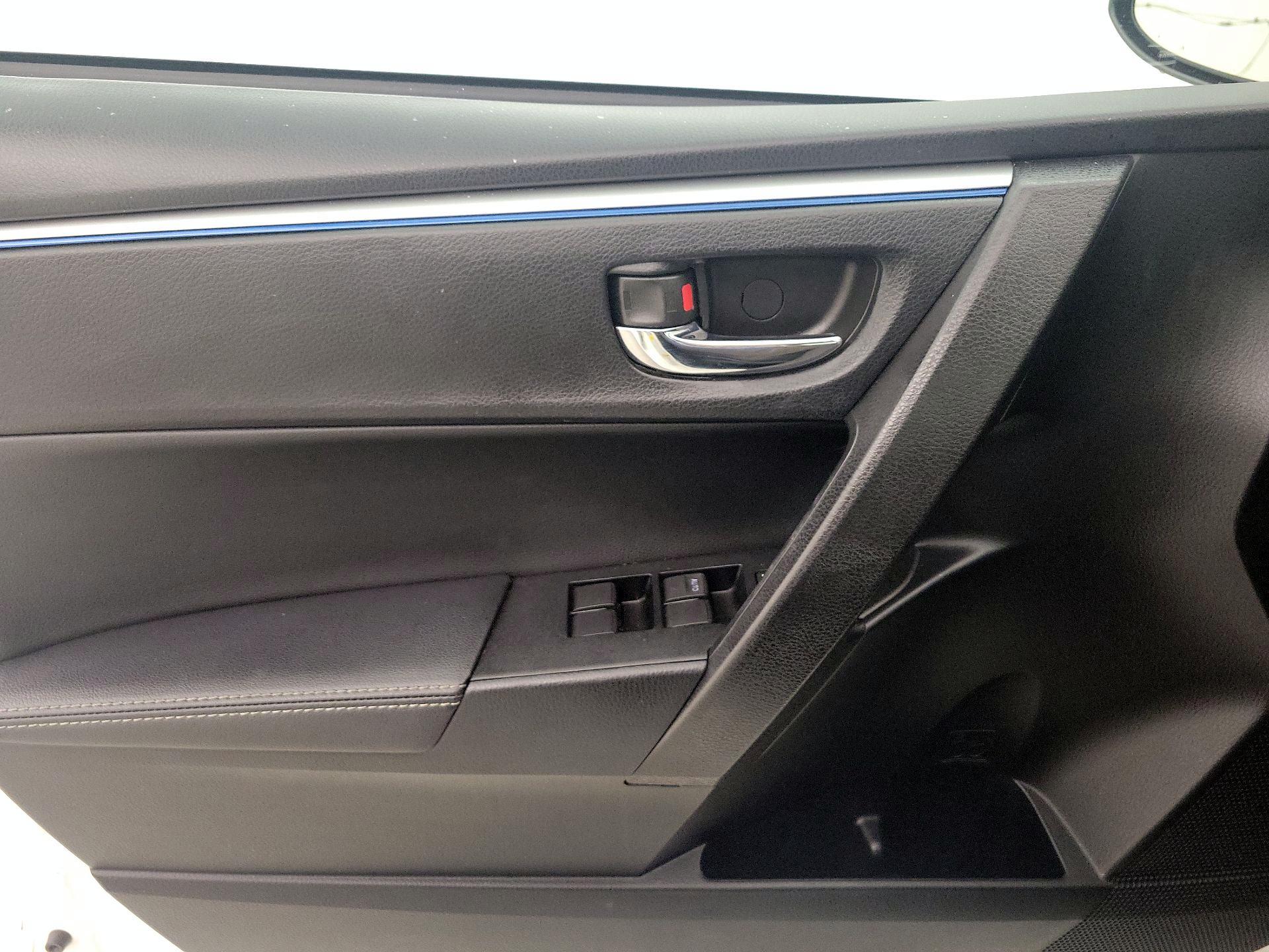 Thumbnail: 2015 Toyota Corolla - 12