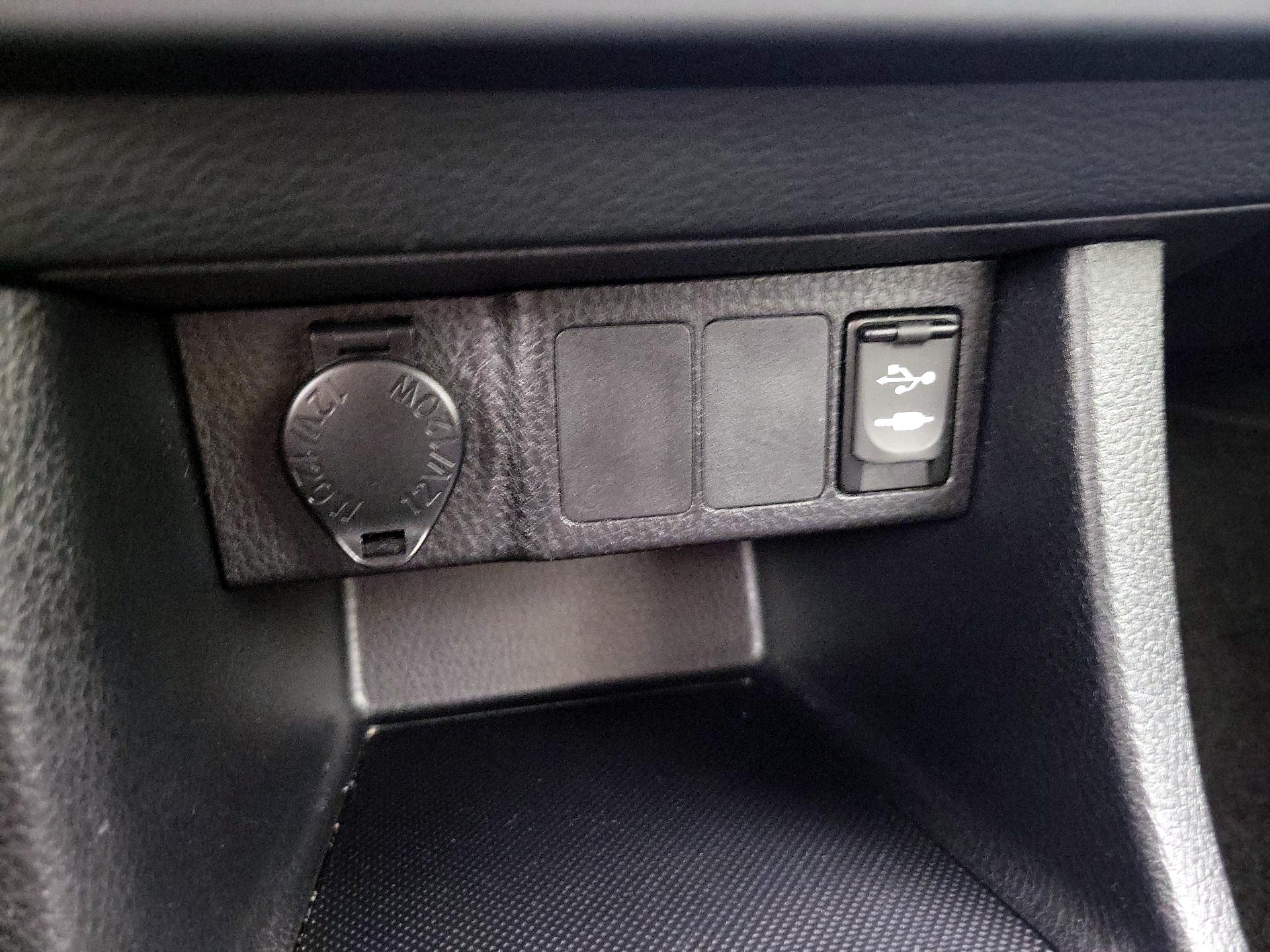 Thumbnail: 2015 Toyota Corolla - 18
