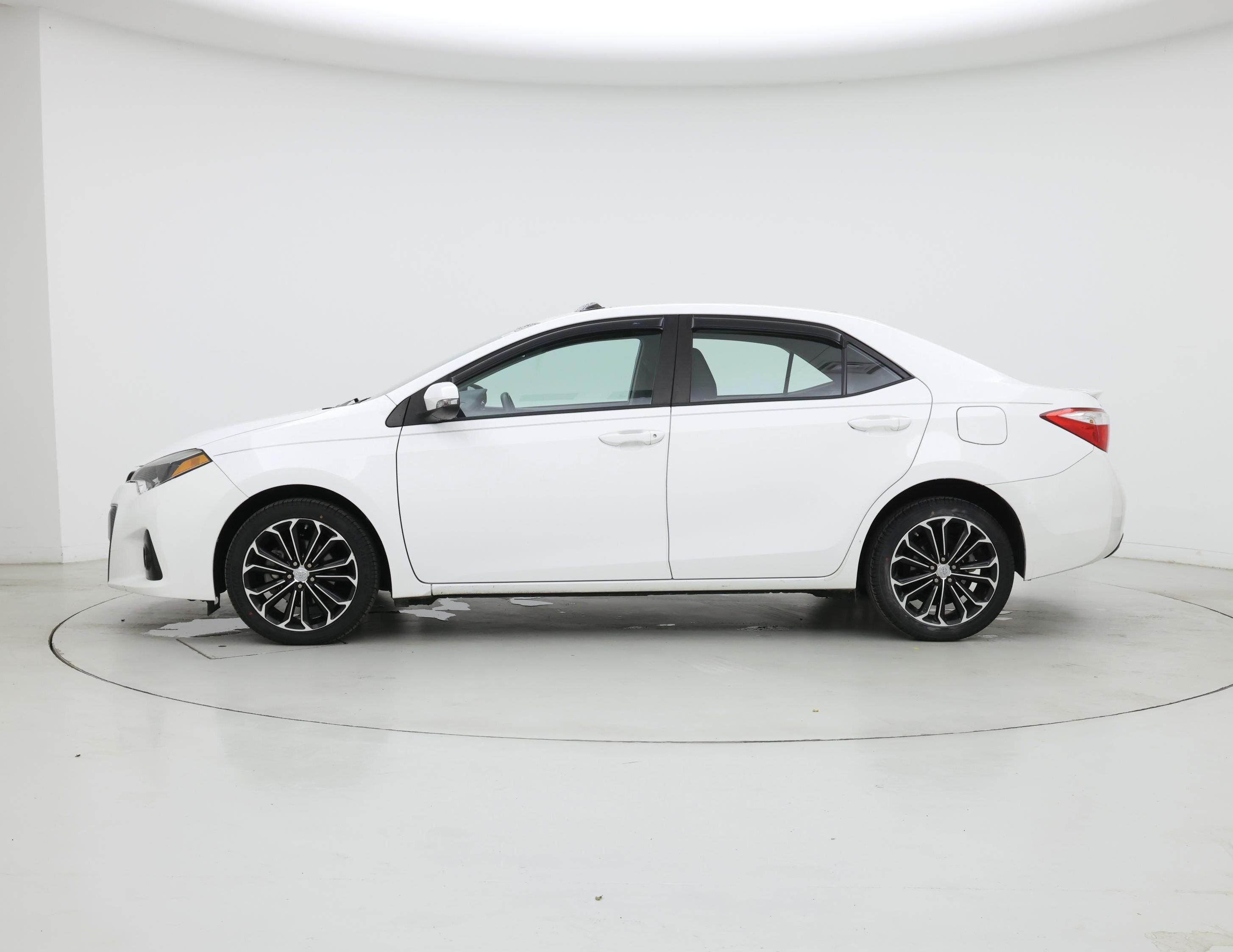Thumbnail: 2015 Toyota Corolla - 3
