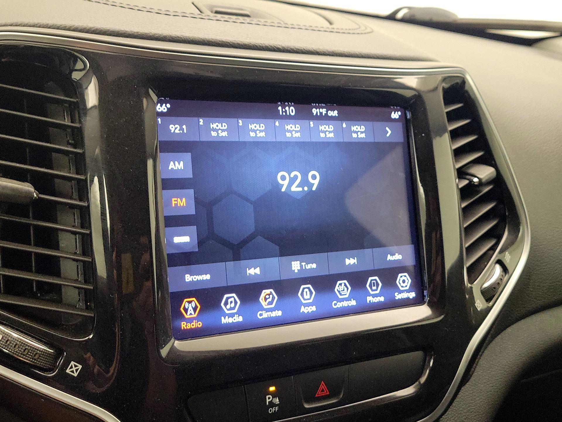 Thumbnail: 2019 Jeep Cherokee - 15