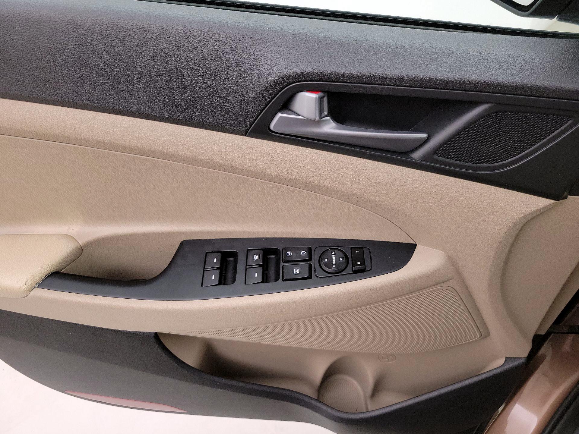 Thumbnail: 2016 Hyundai Tucson - 12