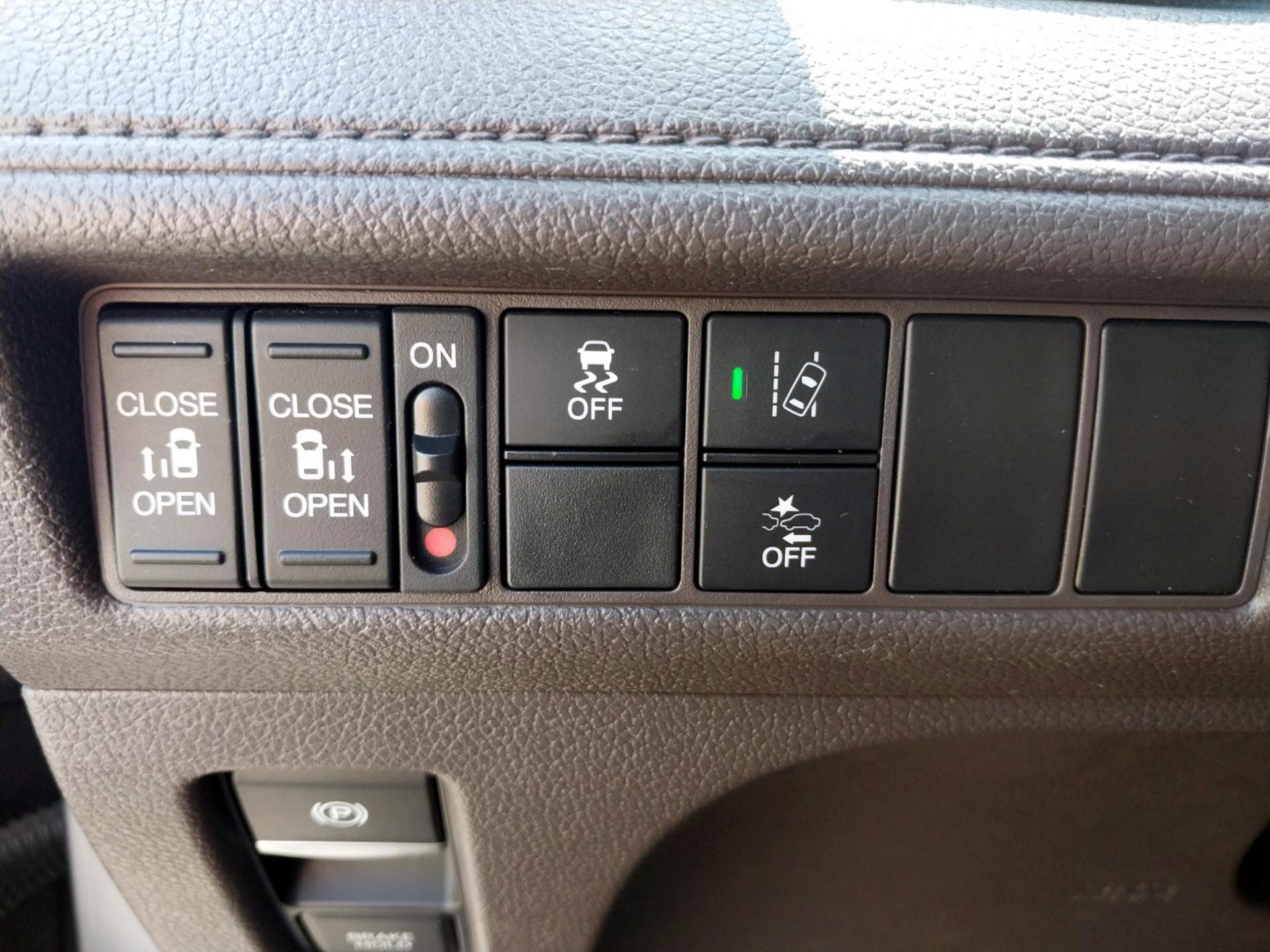Thumbnail: 2019 Honda Odyssey - 11