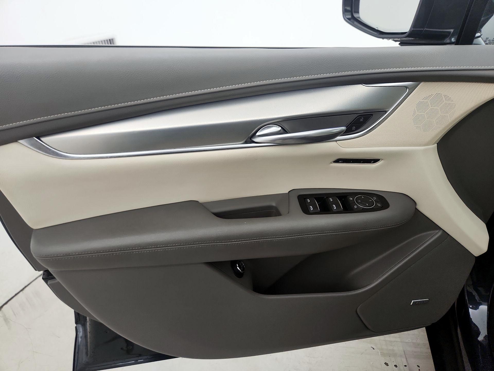 Thumbnail: 2019 Cadillac XT5 - 12
