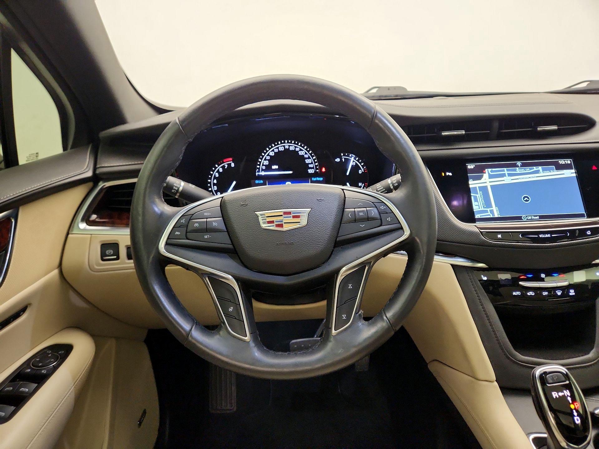 Thumbnail: 2017 Cadillac XT5 - 10