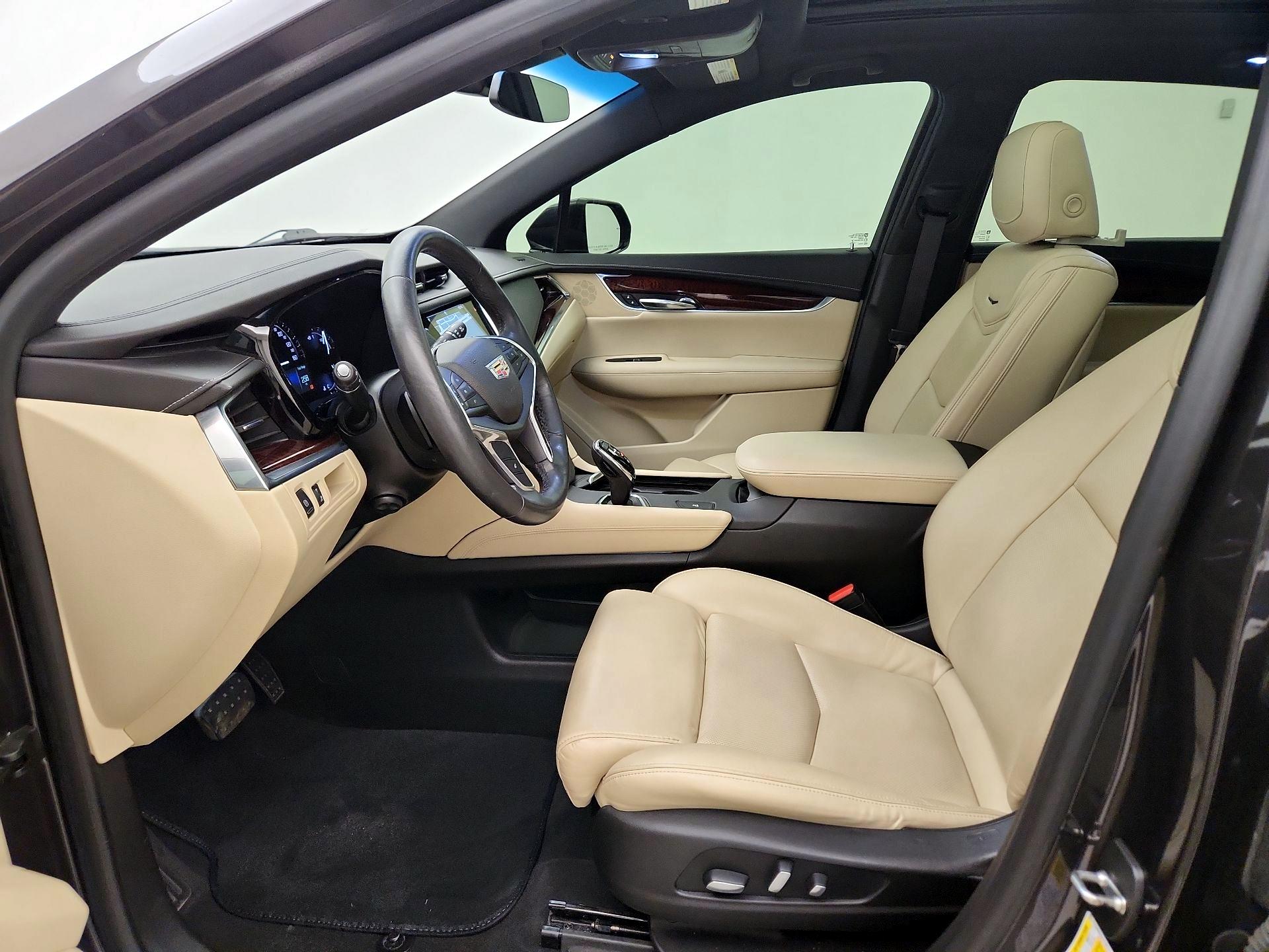 Thumbnail: 2017 Cadillac XT5 - 11
