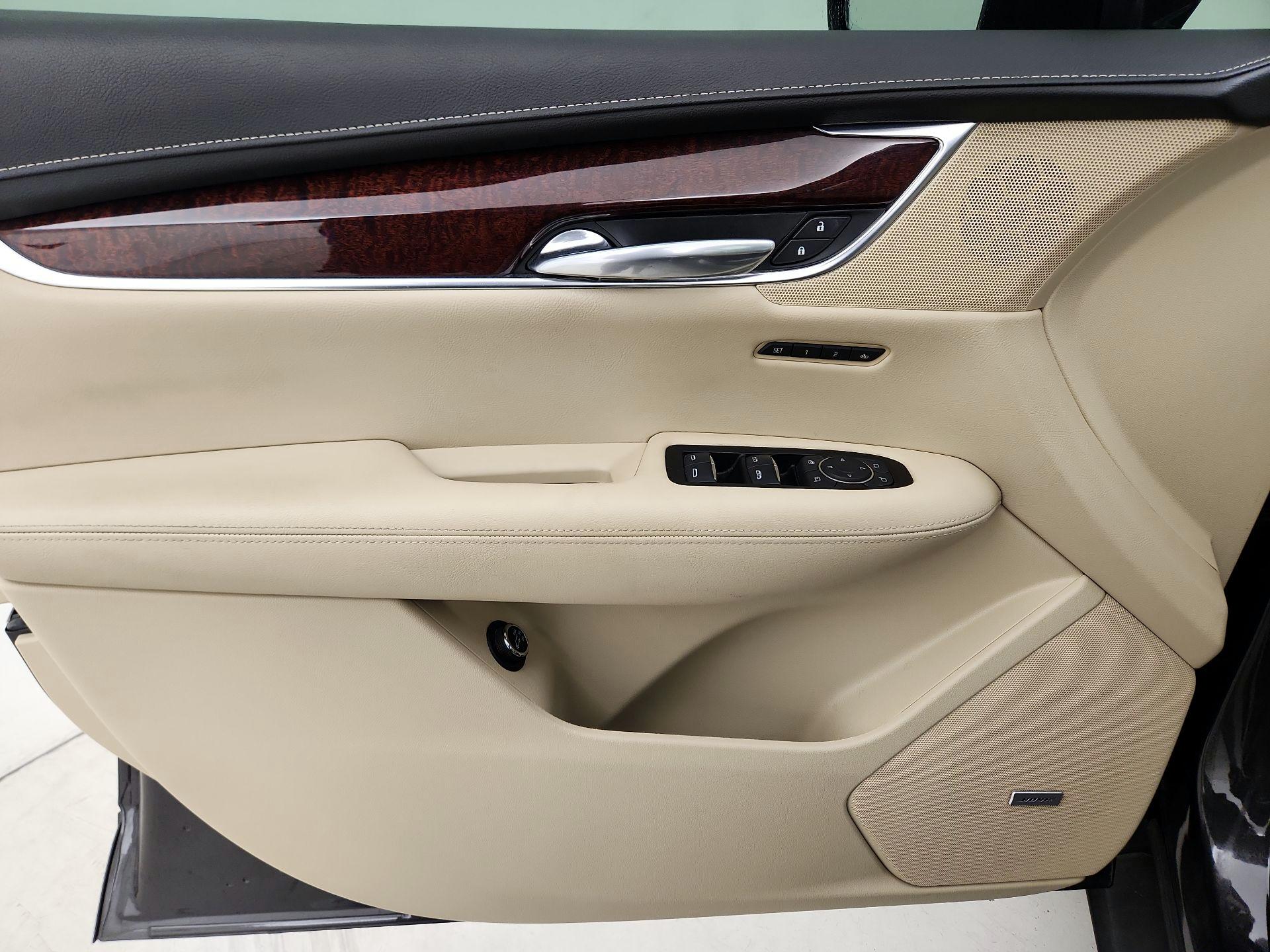 Thumbnail: 2017 Cadillac XT5 - 12