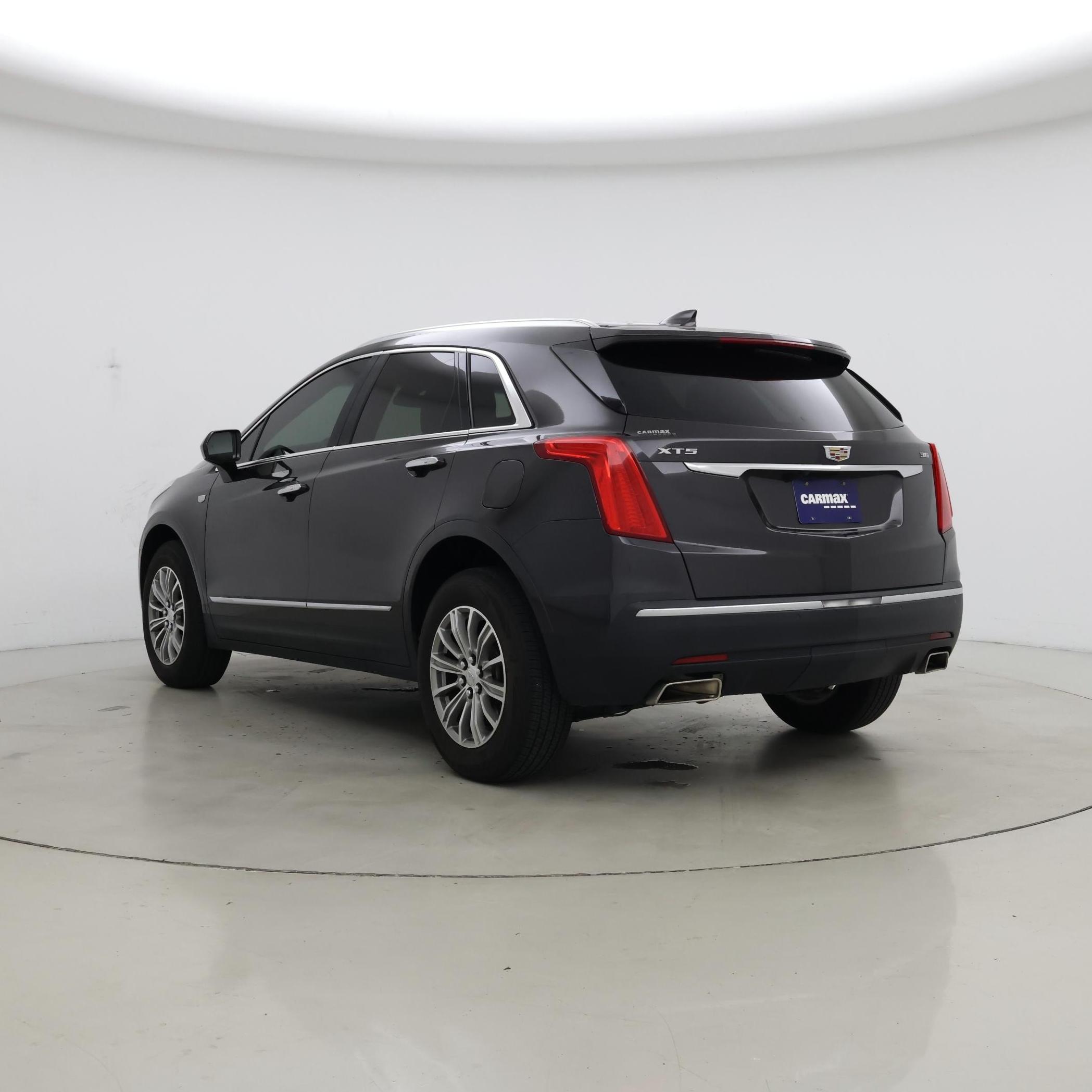 Thumbnail: 2017 Cadillac XT5 - 2