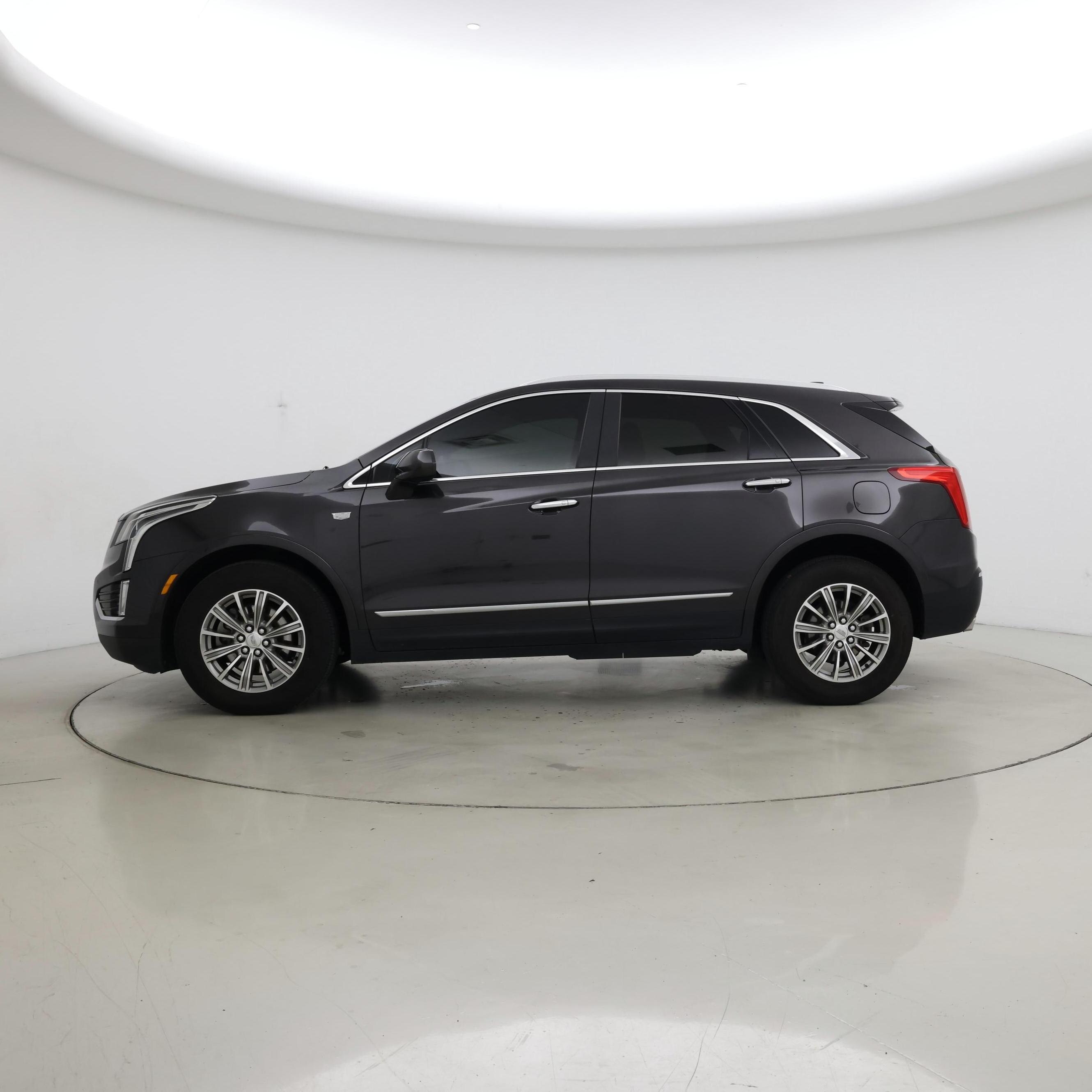 Thumbnail: 2017 Cadillac XT5 - 3