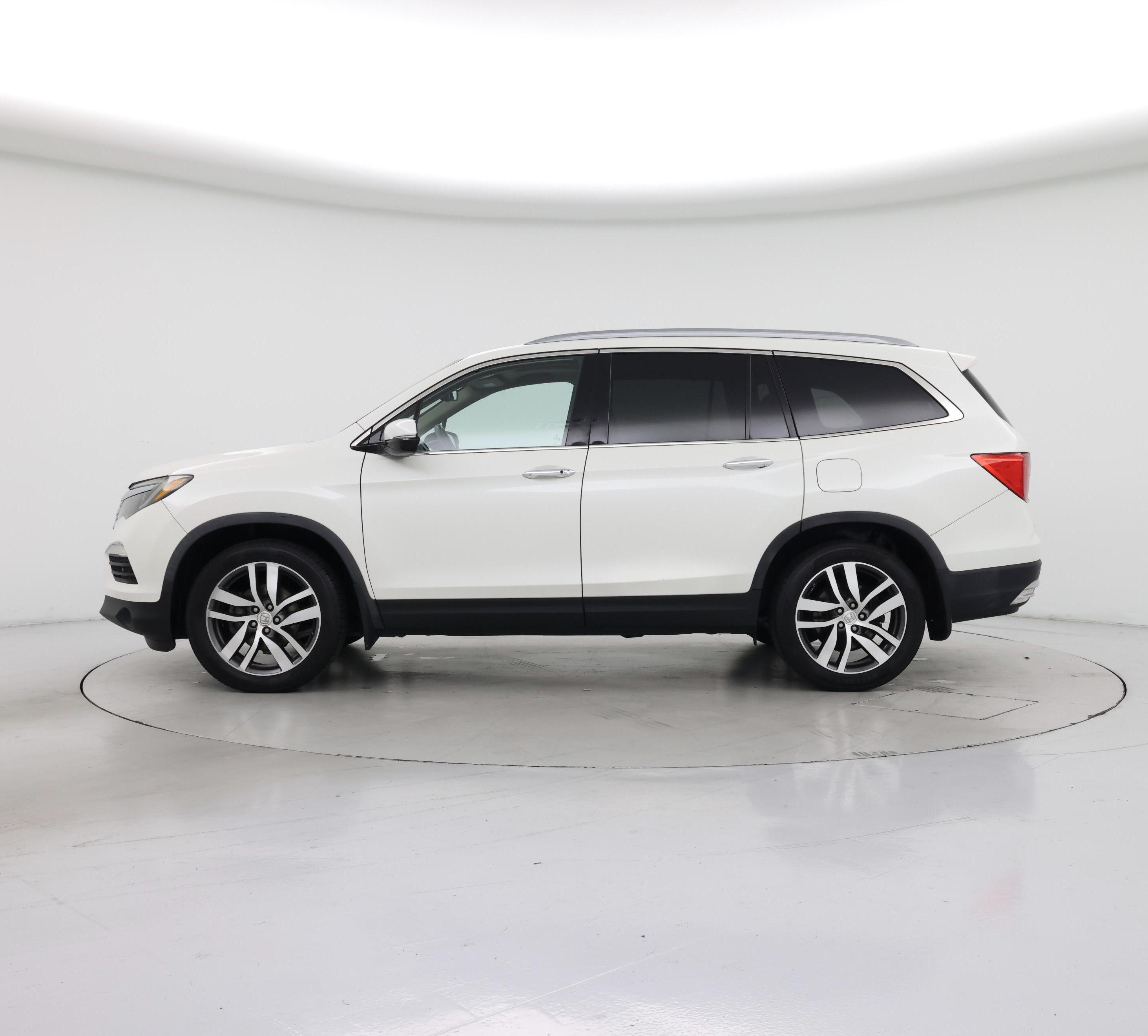 Thumbnail: 2018 Honda Pilot - 3