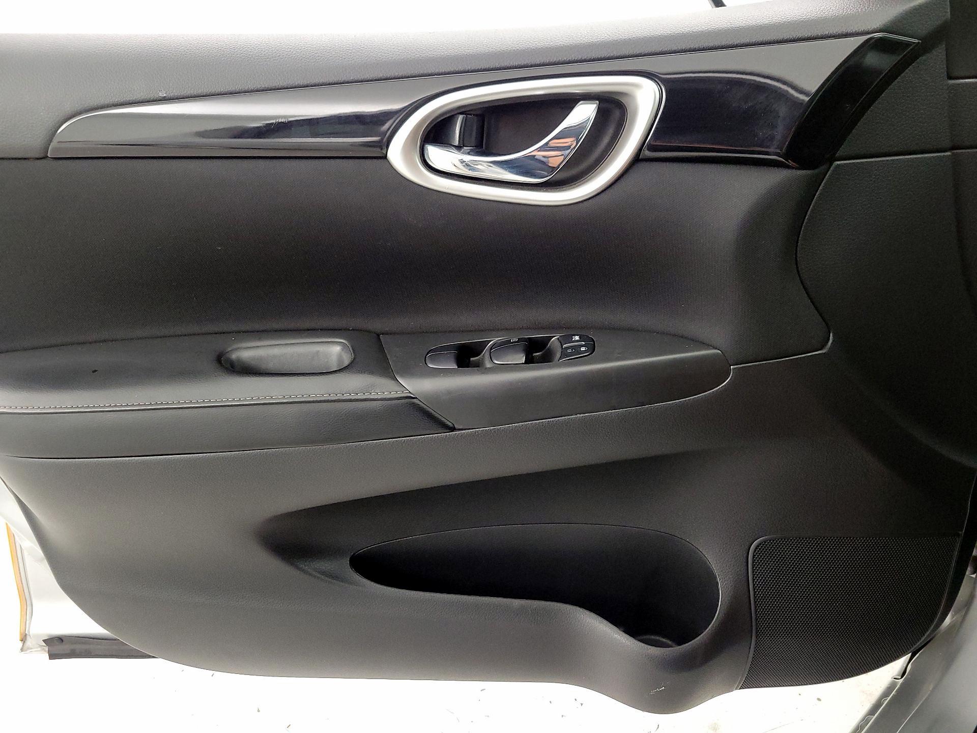 Thumbnail: 2019 Nissan Sentra - 12