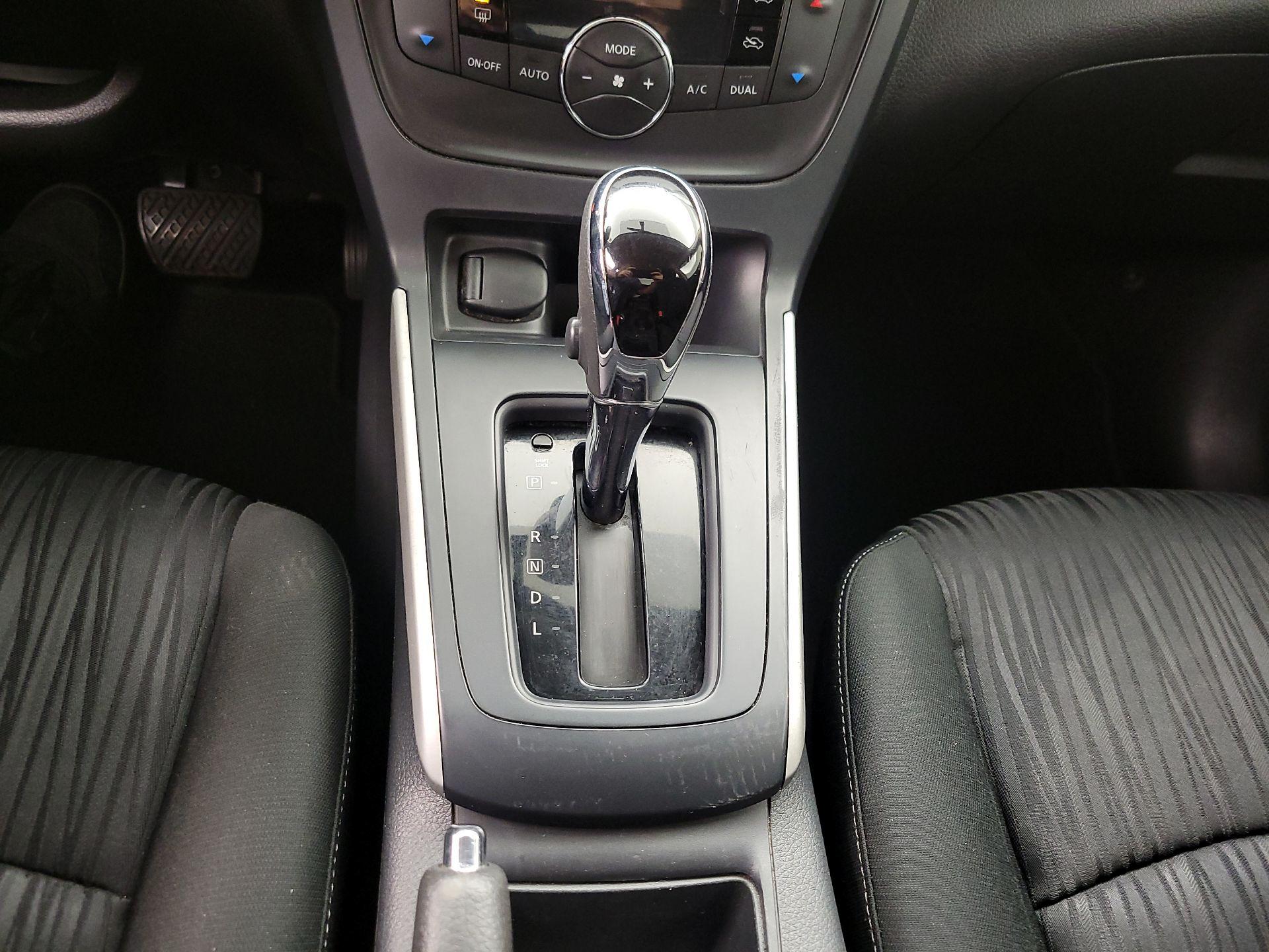 Thumbnail: 2019 Nissan Sentra - 17